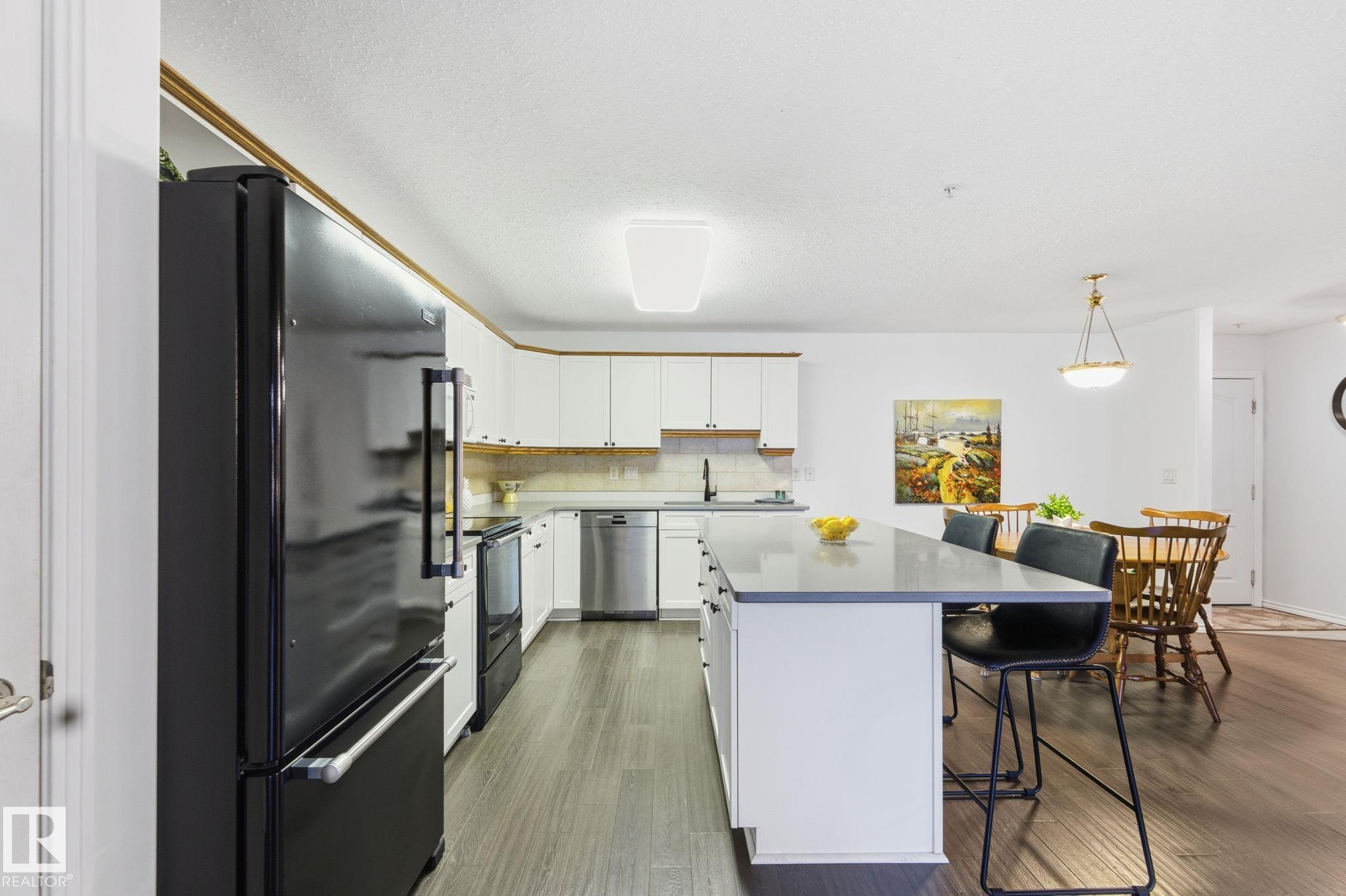 Photo 7 at 106 - 8956 156 Street NW, Meadowlark Park, Edmonton