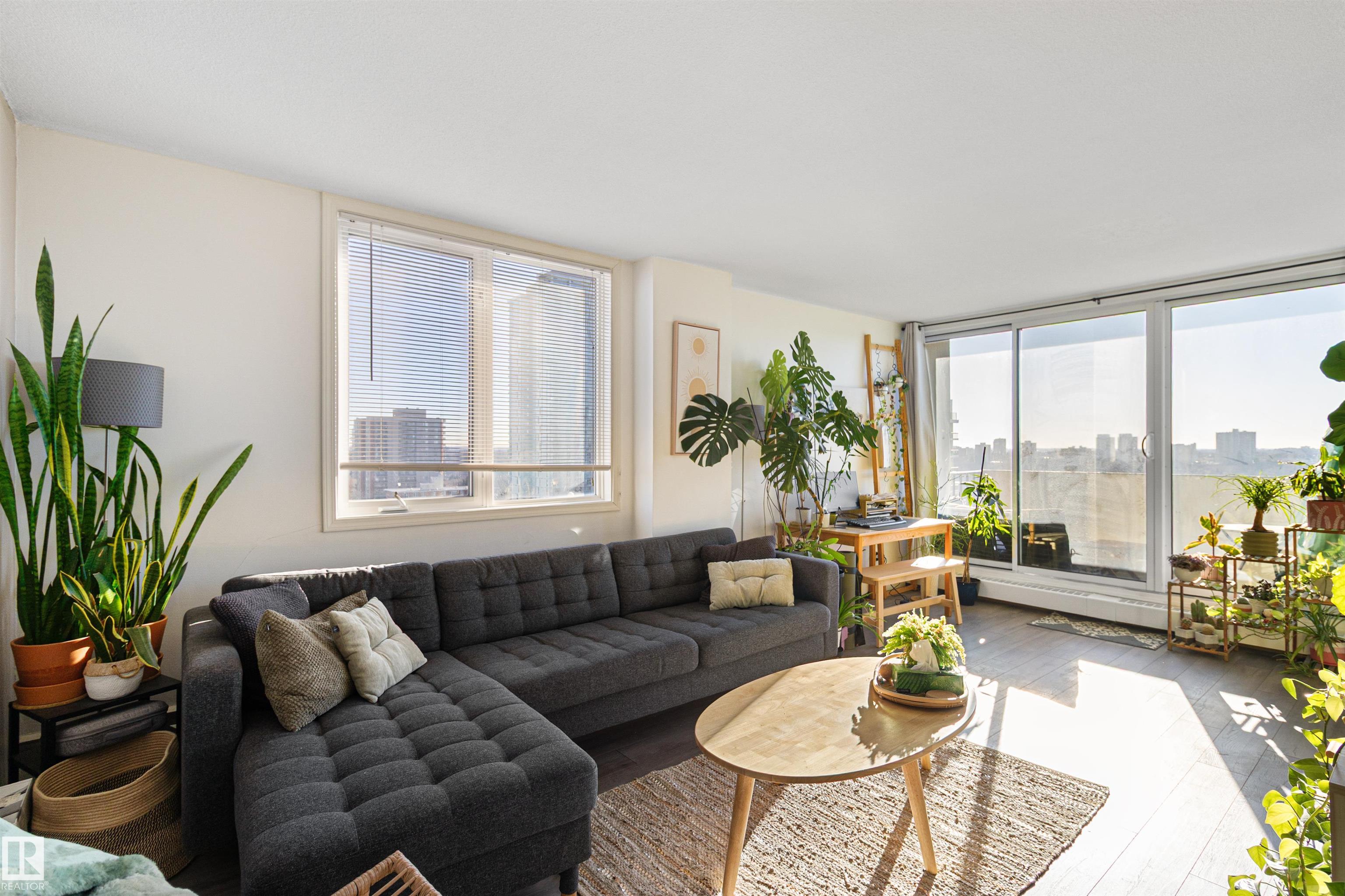 1401 - 9816 112 Street NW, Wîhkwêntôwin, Edmonton