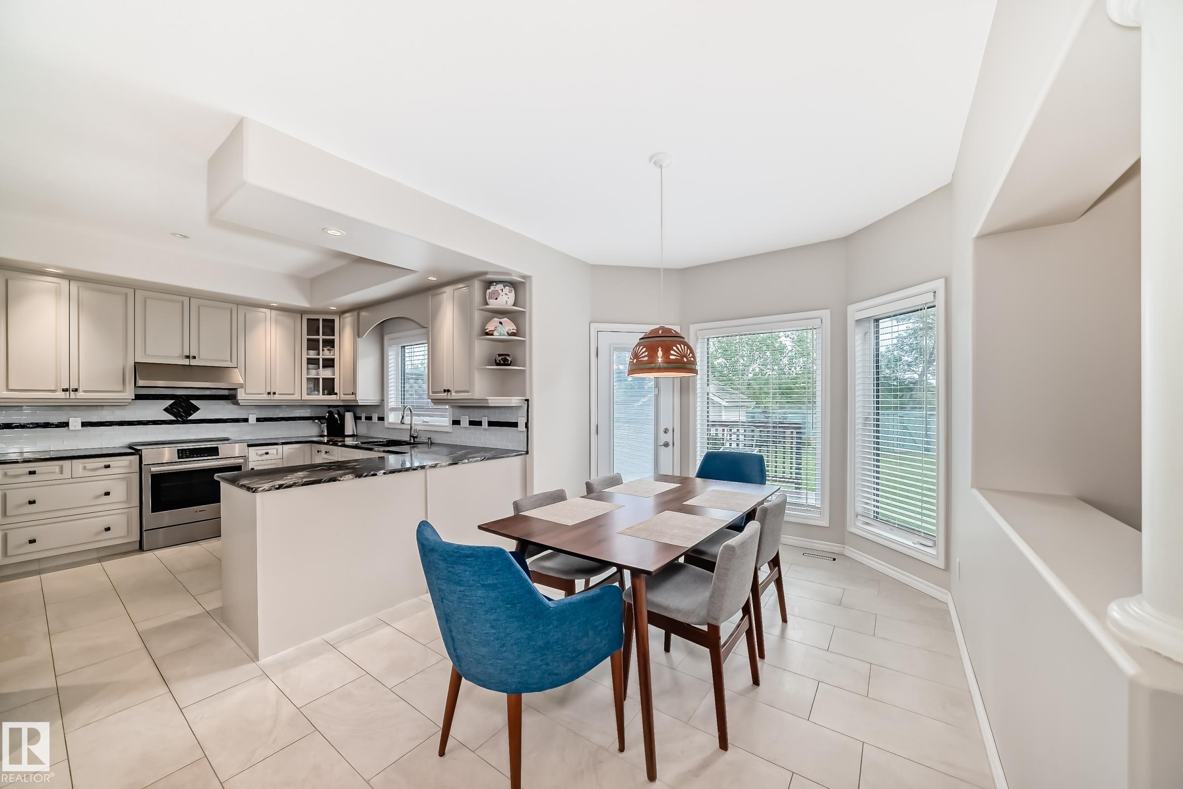 Photo 11 at 946 Wallbridge Place NW, Oleskiw, Edmonton