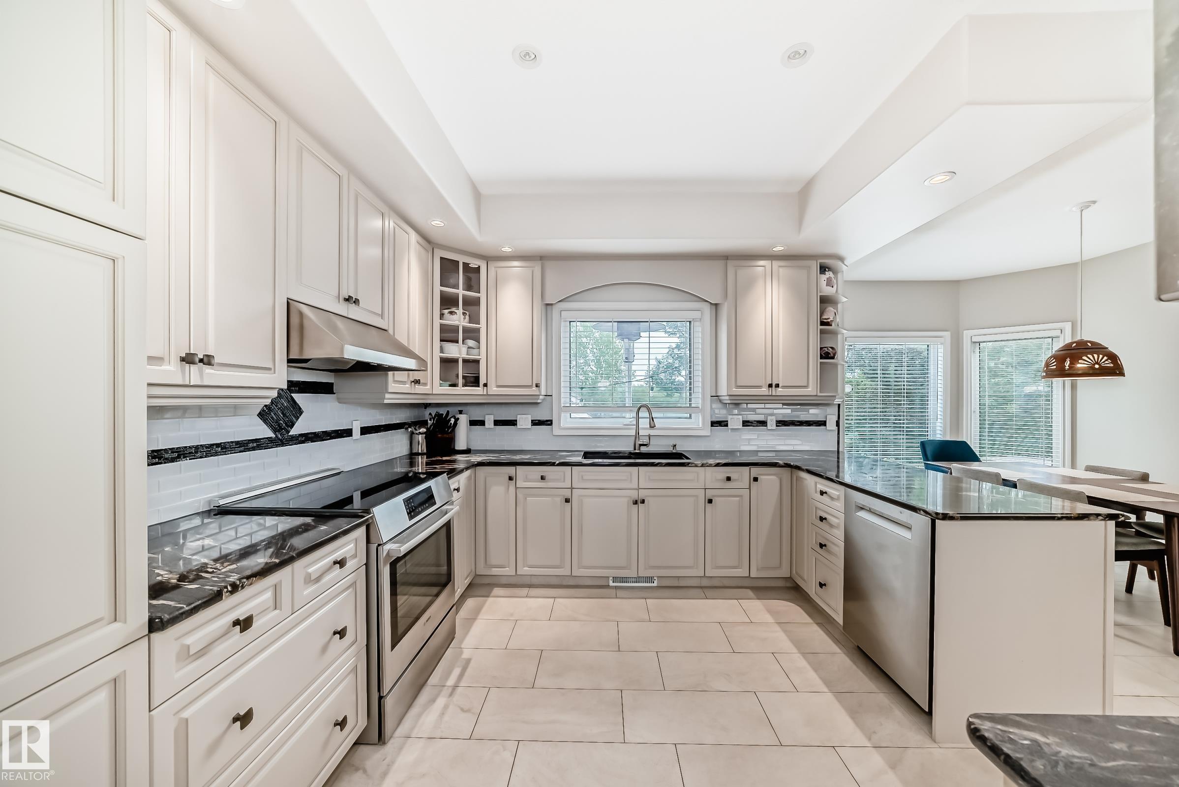 Photo 6 at 946 Wallbridge Place NW, Oleskiw, Edmonton