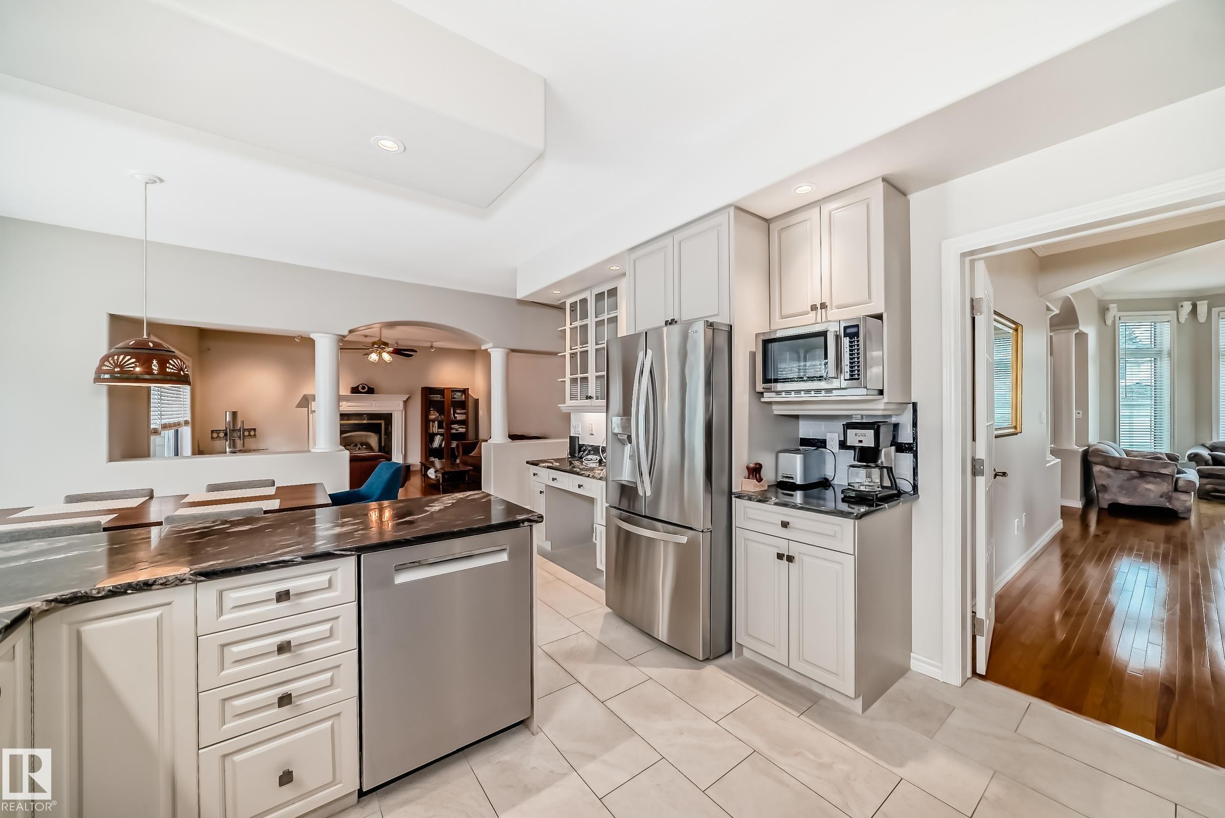 Photo 10 at 946 Wallbridge Place NW, Oleskiw, Edmonton