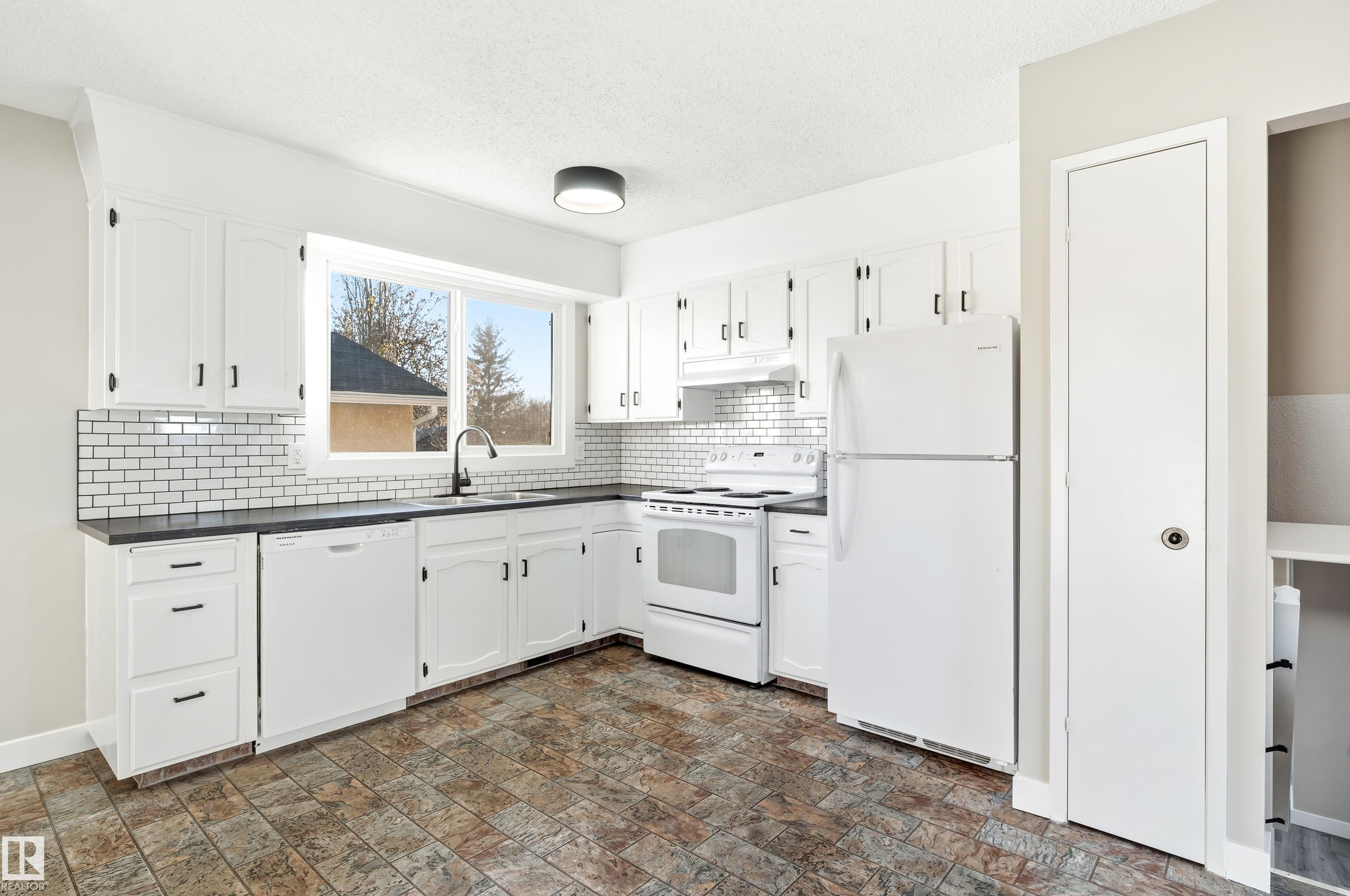 Photo 28 at 9701 100, Morinville