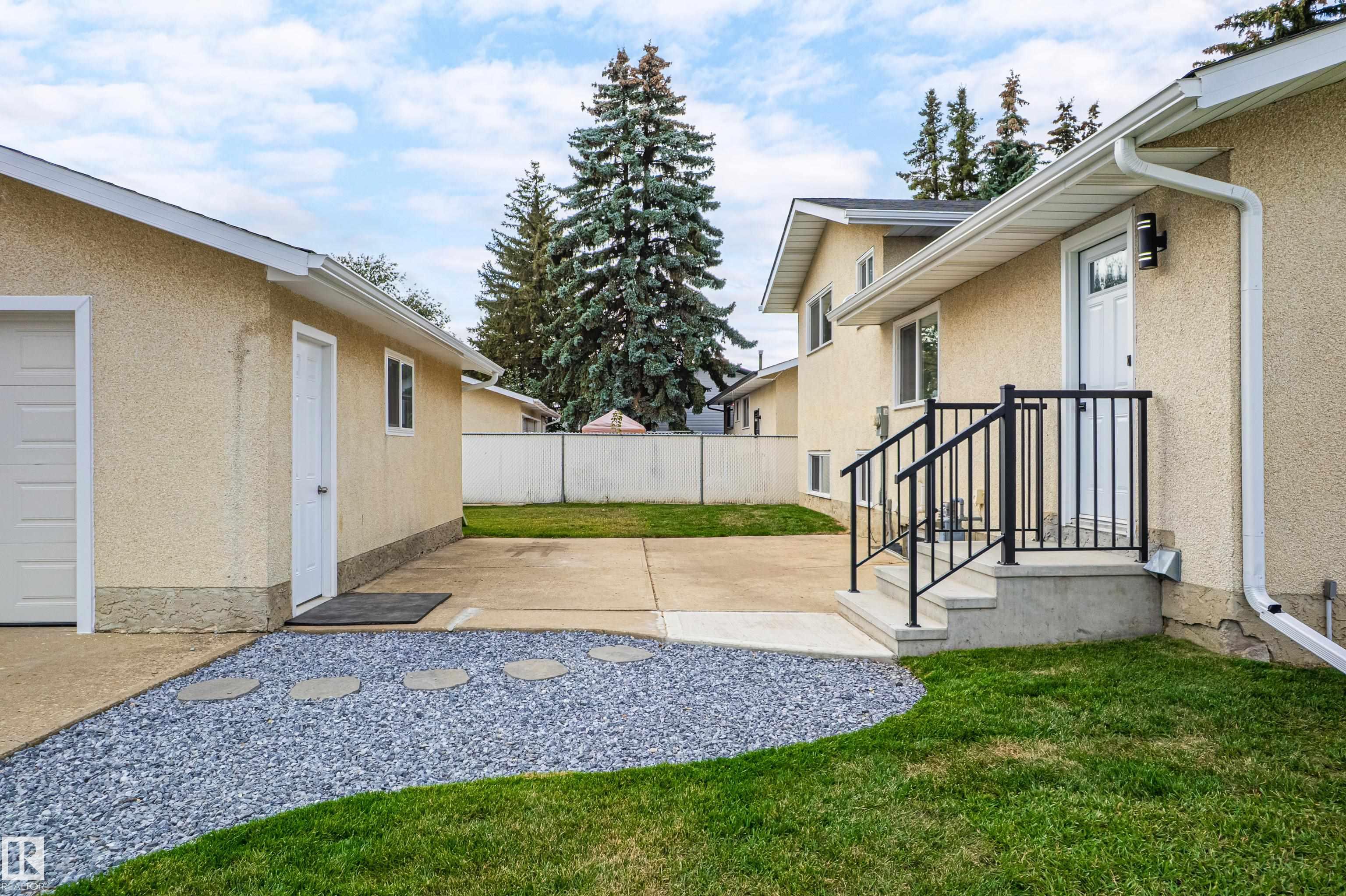 Photo 8 at 9701 100, Morinville