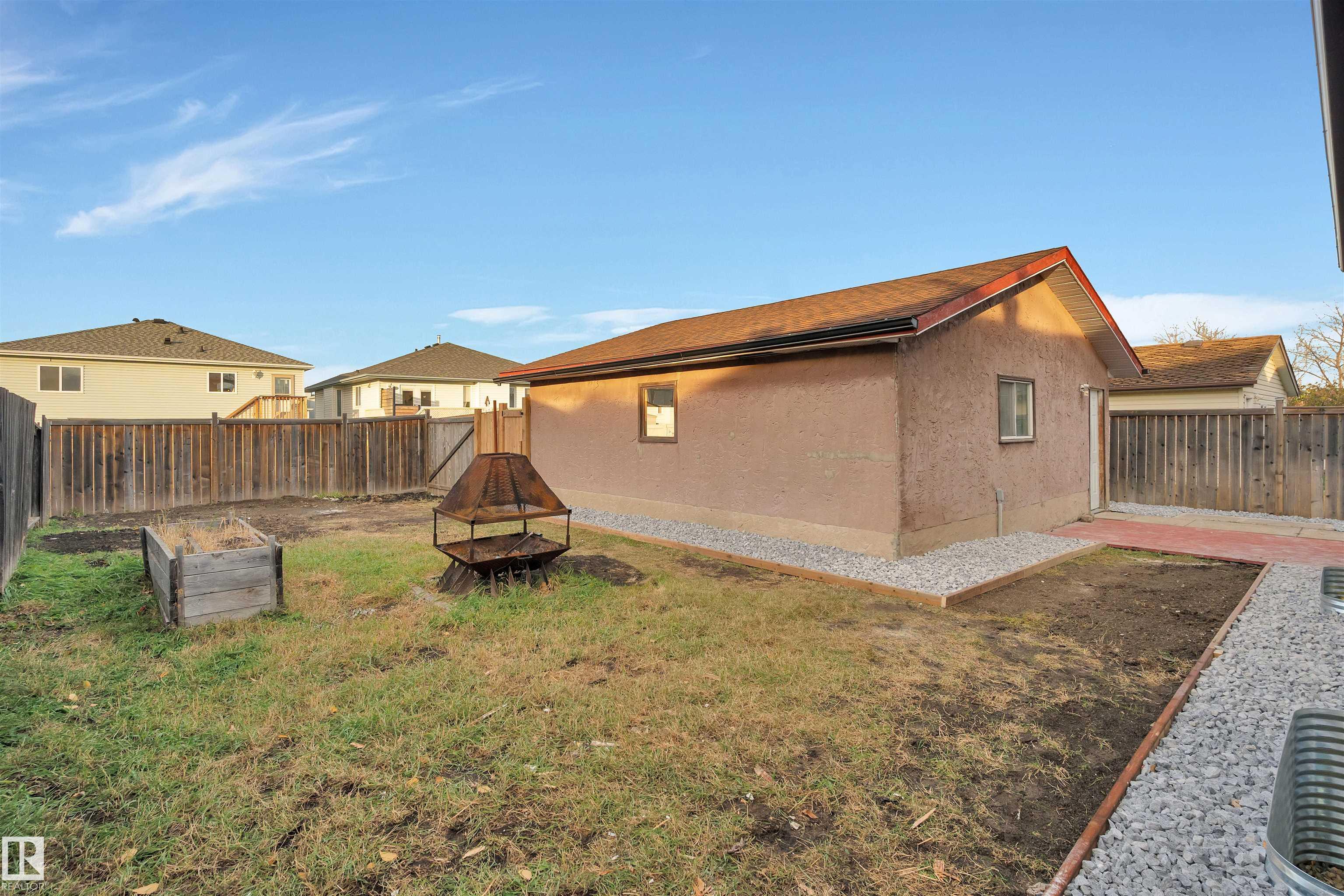 Photo 37 at 1912 151 Avenue NW, Fraser, Edmonton