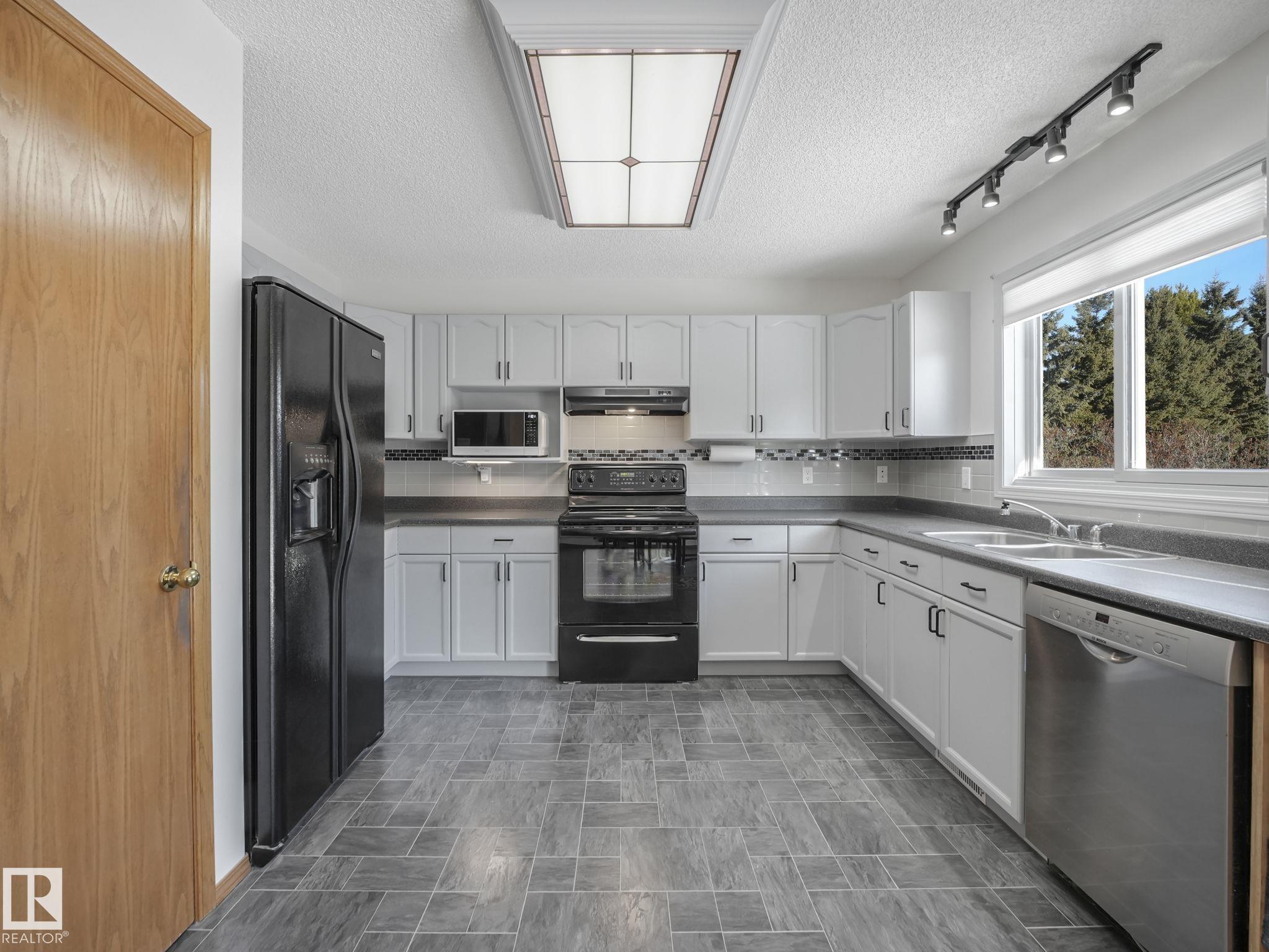 Photo 13 at 35 - 53417 Rge Road 14, Hycrest Place II, Rural Parkland County