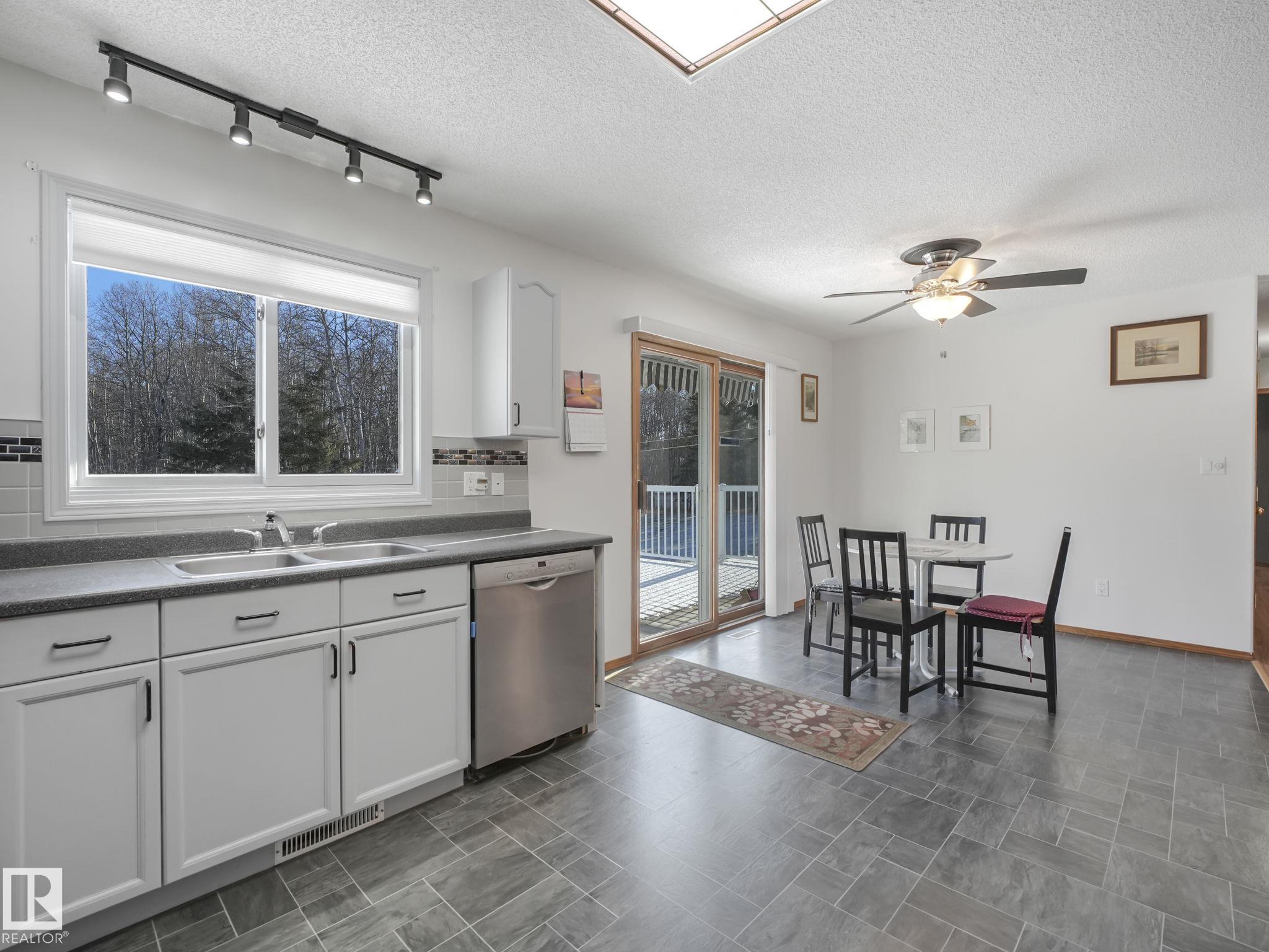 Photo 14 at 35 - 53417 Rge Road 14, Hycrest Place II, Rural Parkland County