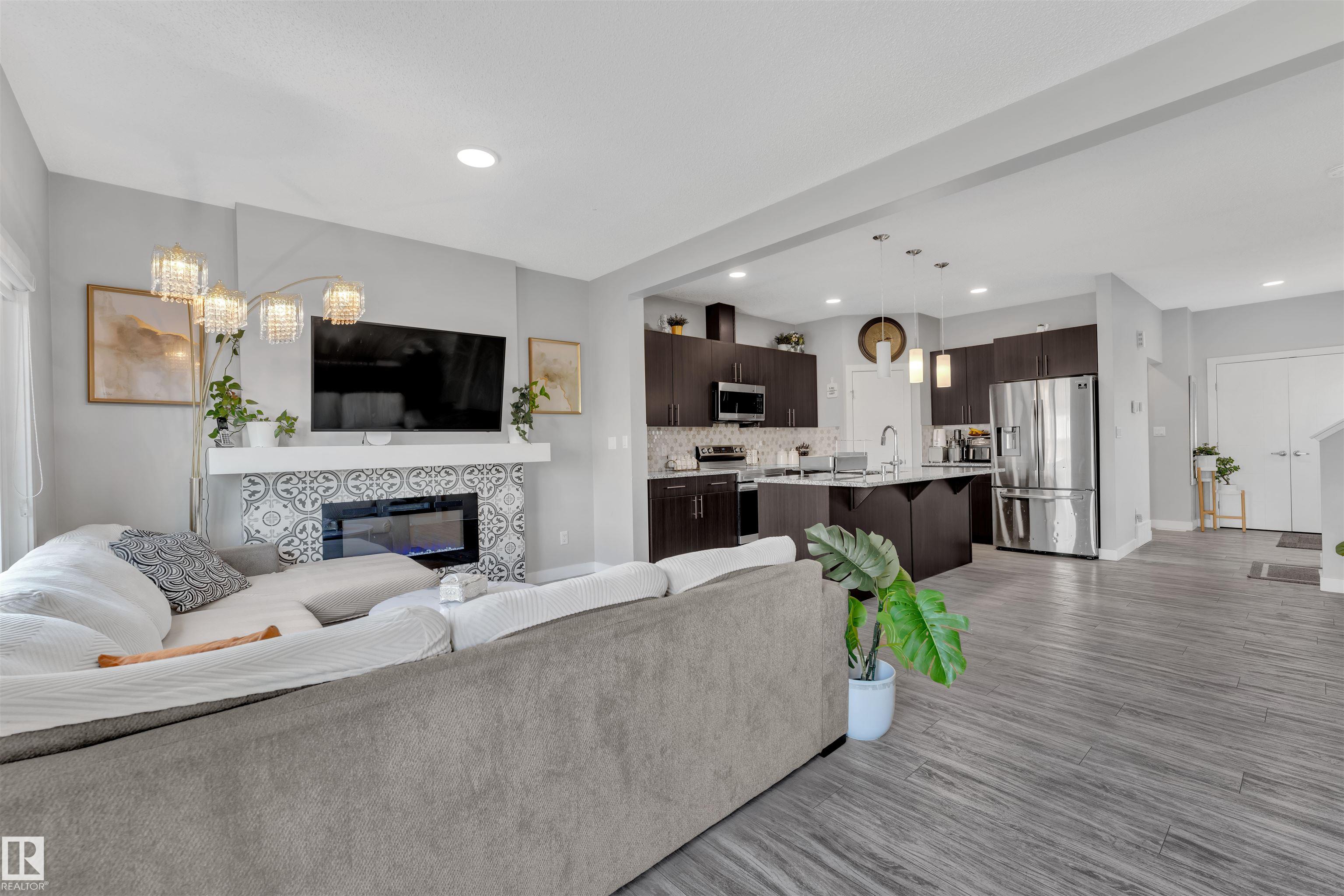 Picture for 252 39 AV NW