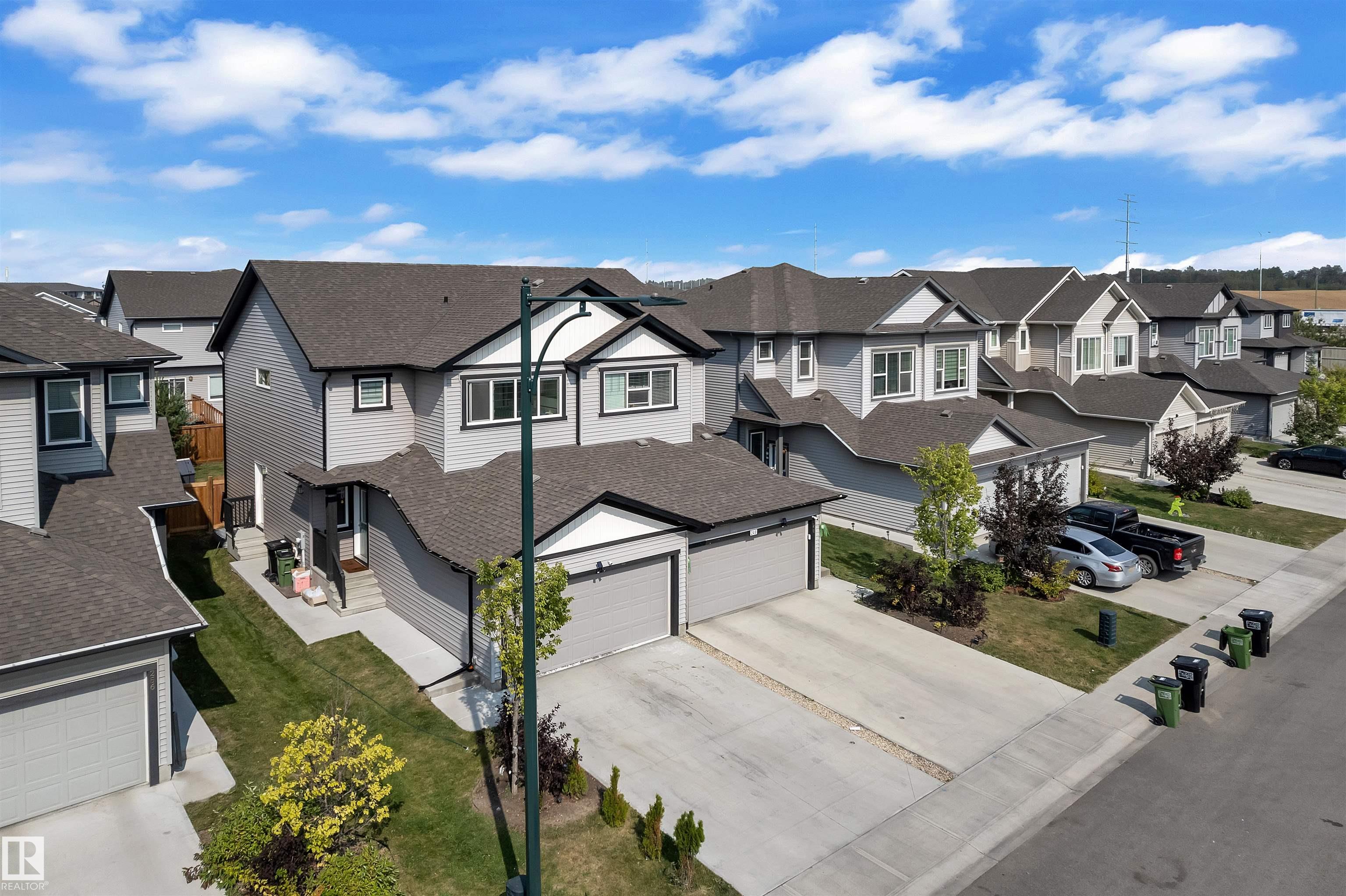 Picture for 252 39 AV NW