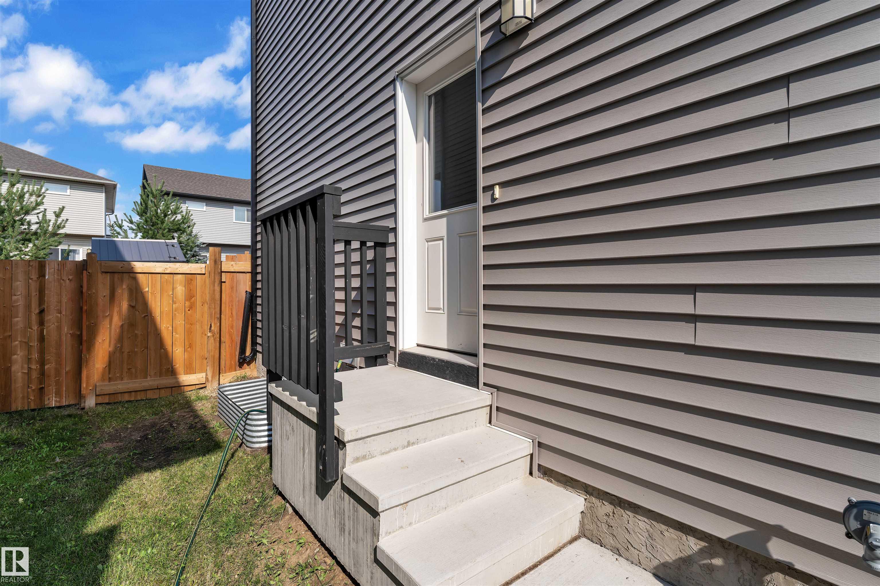 Picture for 252 39 AV NW