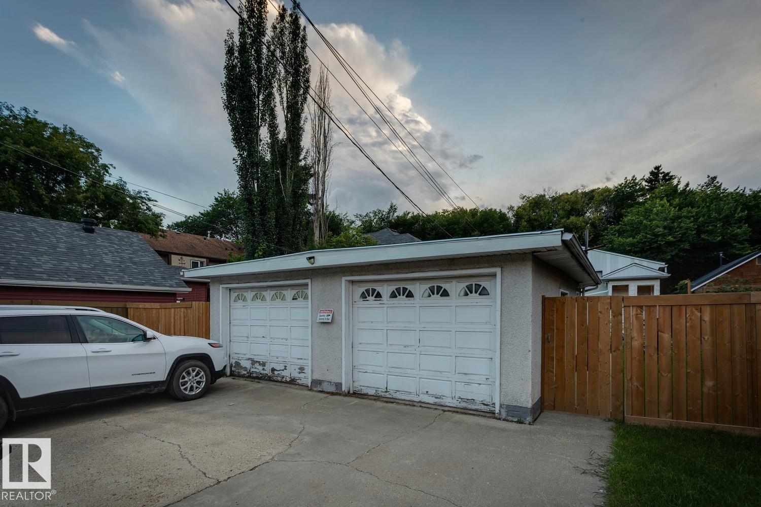 Photo 8 at 10183/81 92 Street NW, Riverdale, Edmonton