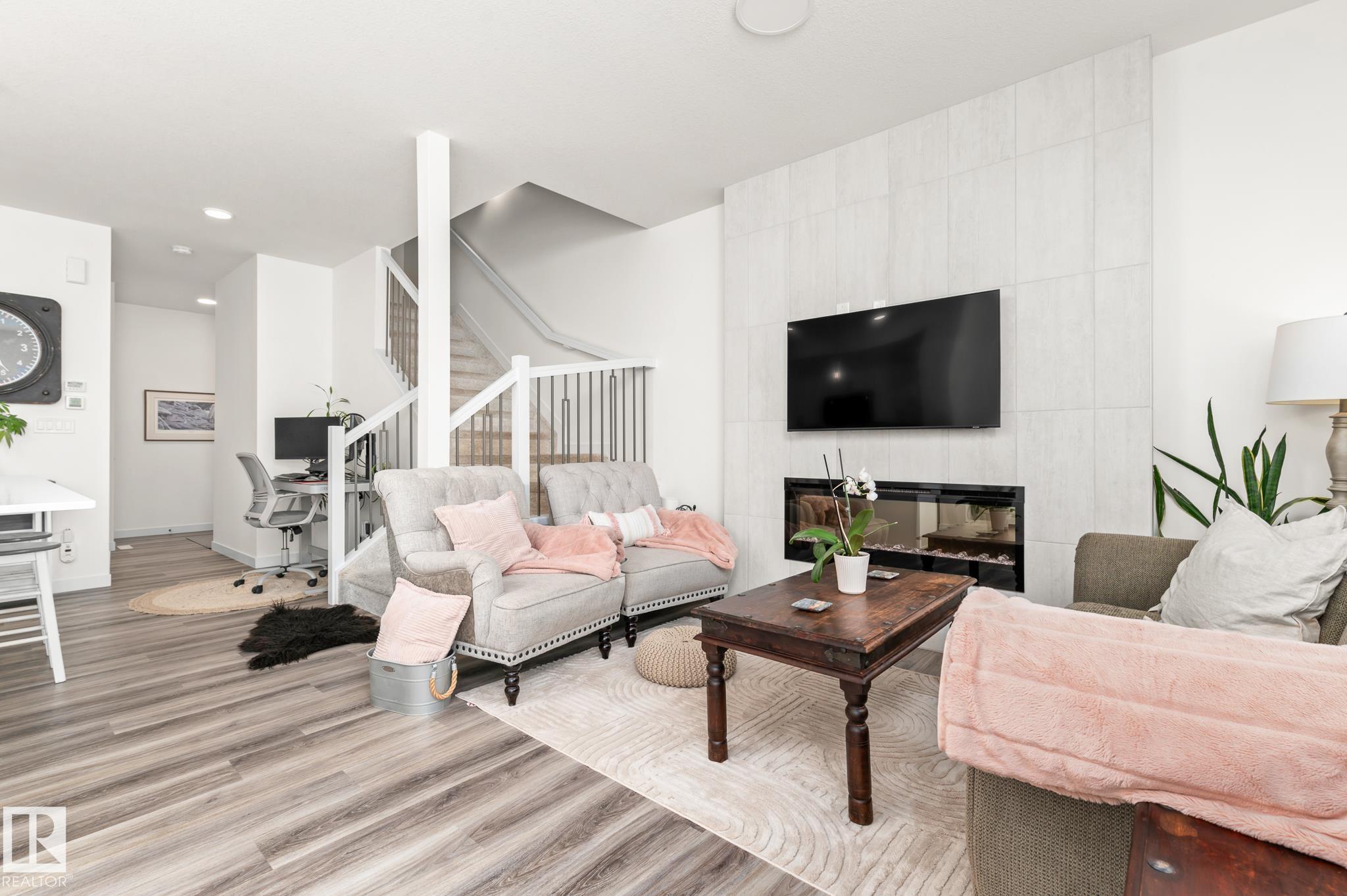 Picture for 22607 80 AV NW