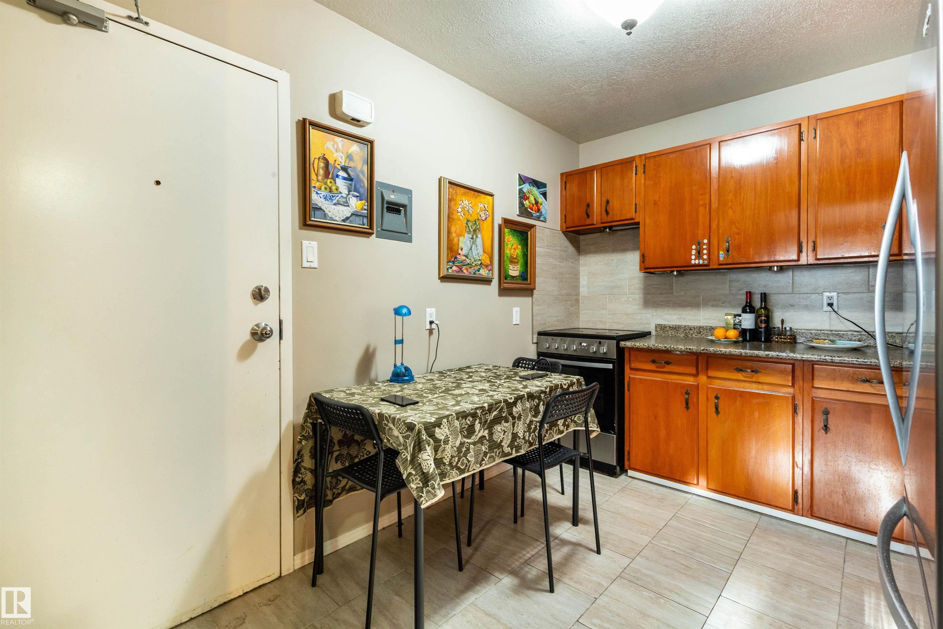 Photo 4 at 6 - 15431 93 Avenue NW, Sherwood, Edmonton