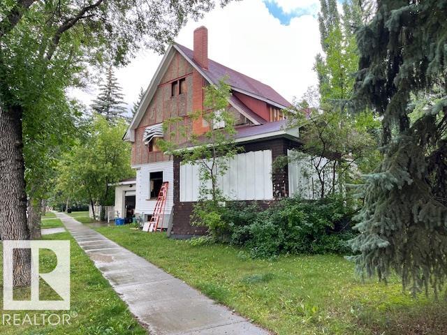 Photo 2 at 10312 Villa Avenue NW, Westmount, Edmonton