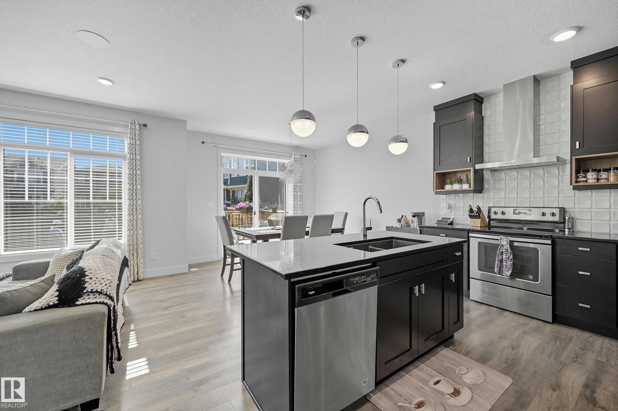 Picture for 22103 87 AV NW