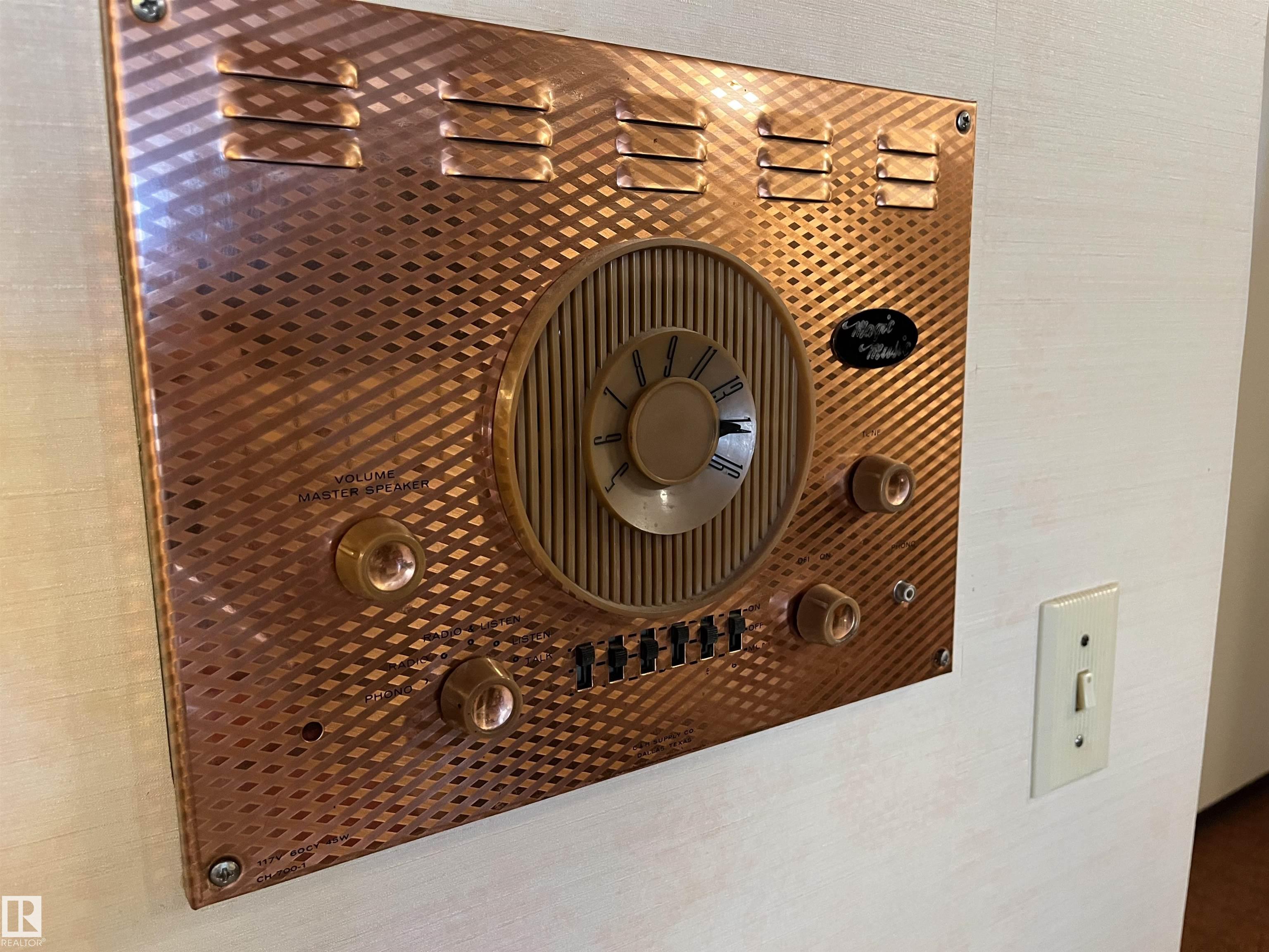 Photo 4 at 15416 75 Avenue NW, Rio Terrace, Edmonton