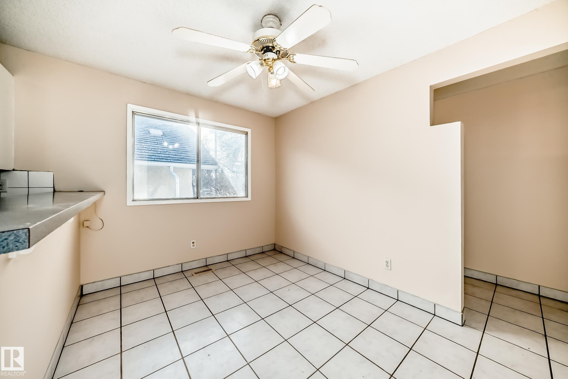 Photo 11 at 12409 87 Street NW, Delton, Edmonton