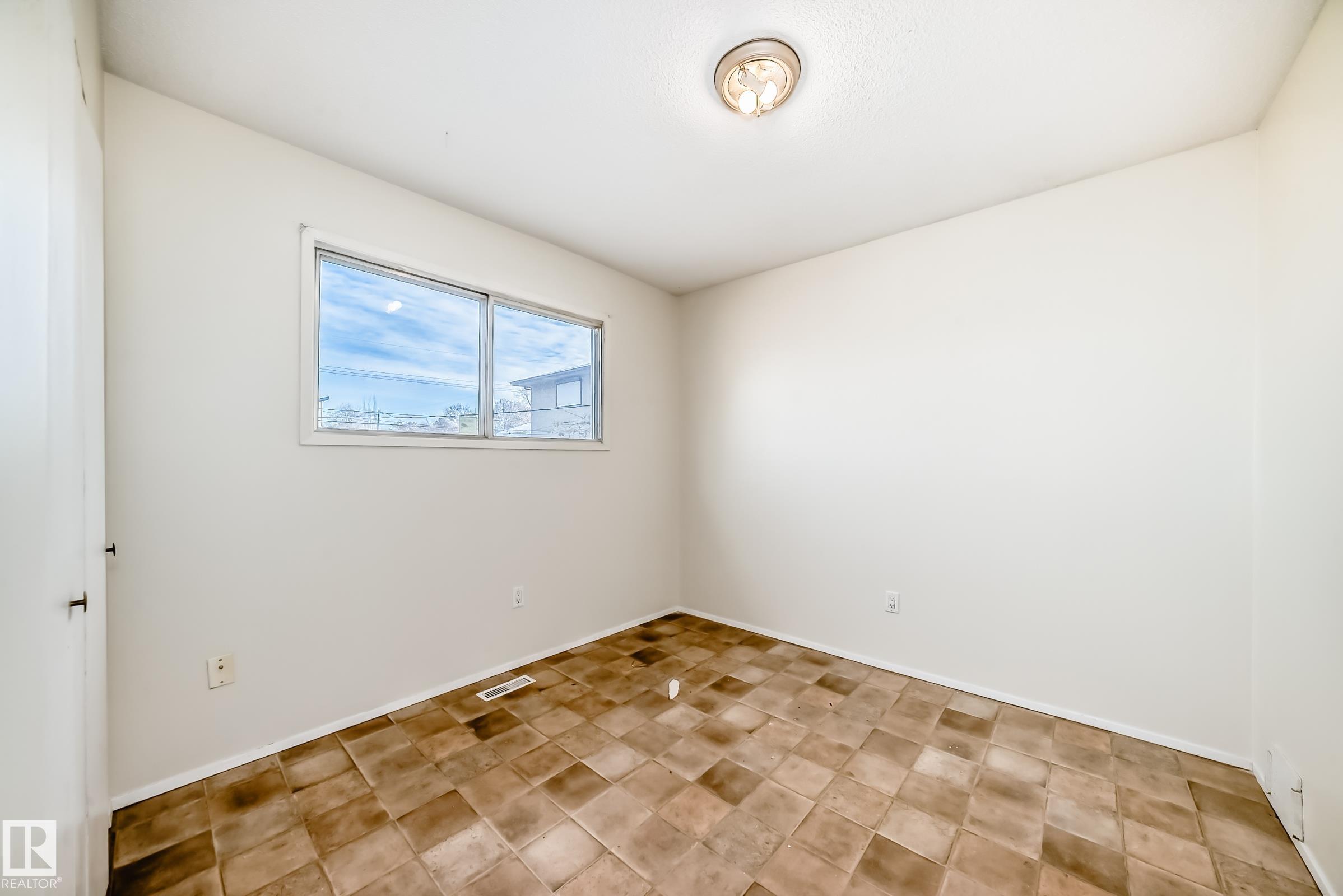 Photo 22 at 12409 87 Street NW, Delton, Edmonton