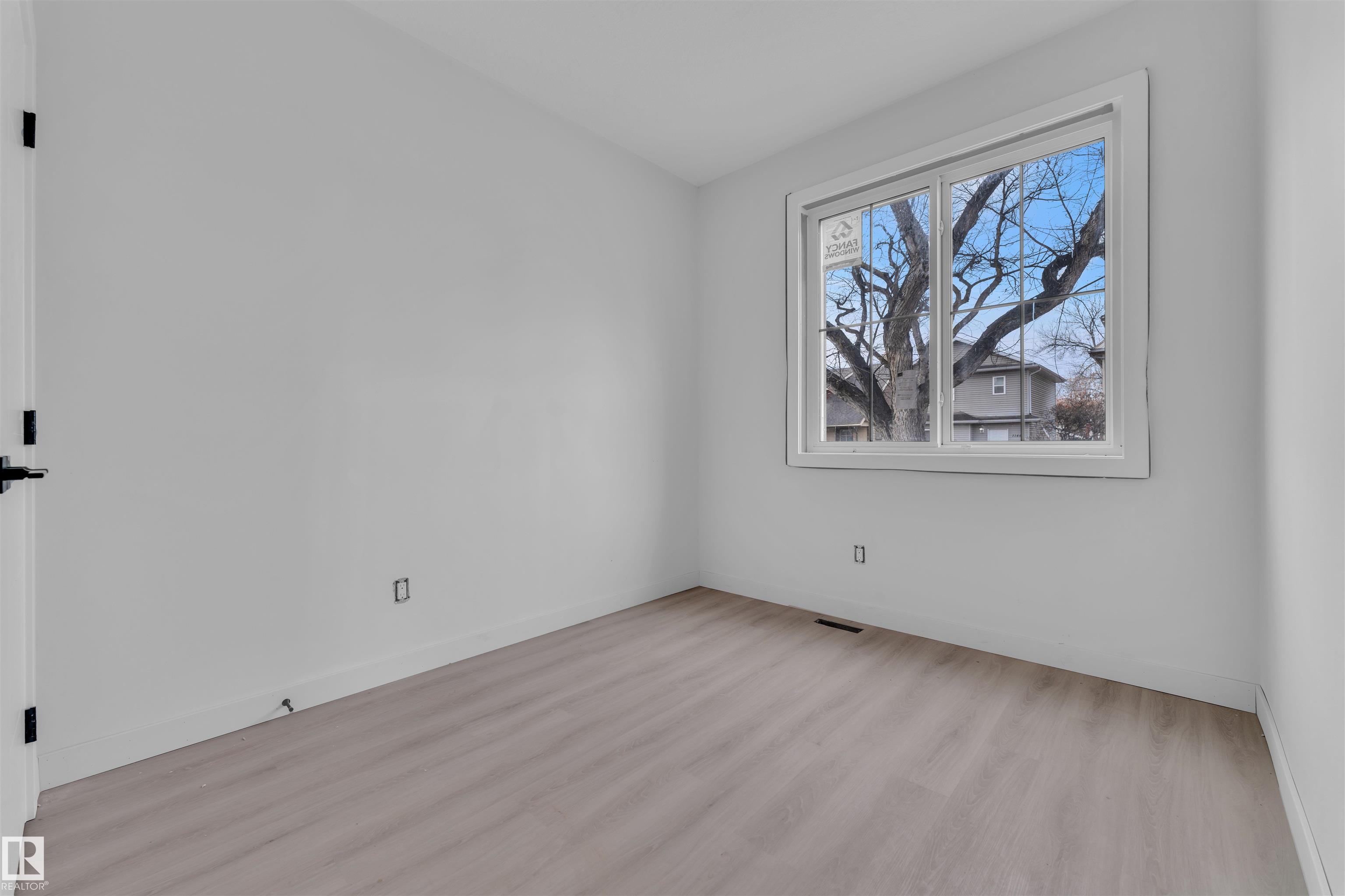 Photo 13 at 9531/ 9533 115 Avenue NW, Alberta Avenue, Edmonton