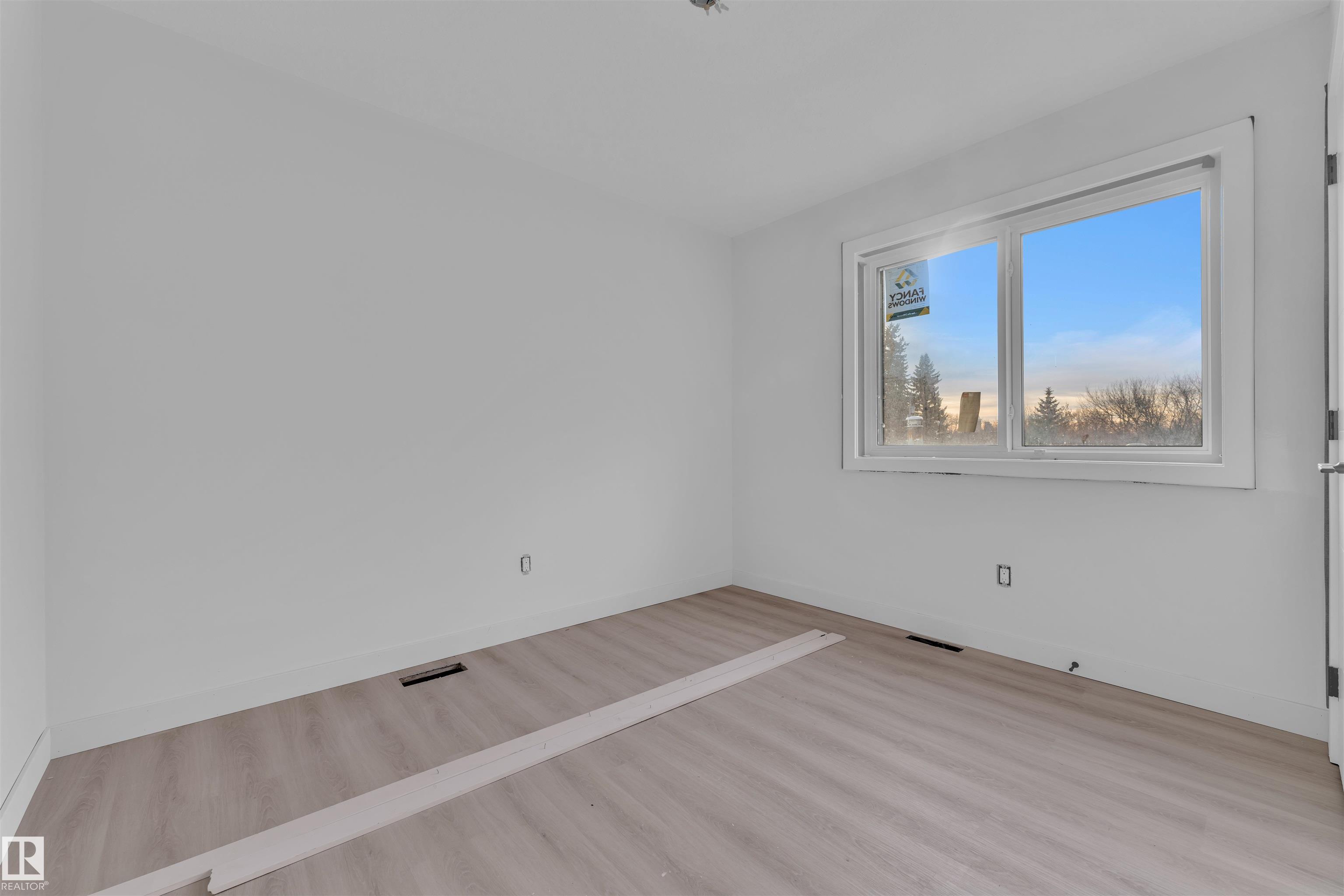 Photo 16 at 9531/ 9533 115 Avenue NW, Alberta Avenue, Edmonton