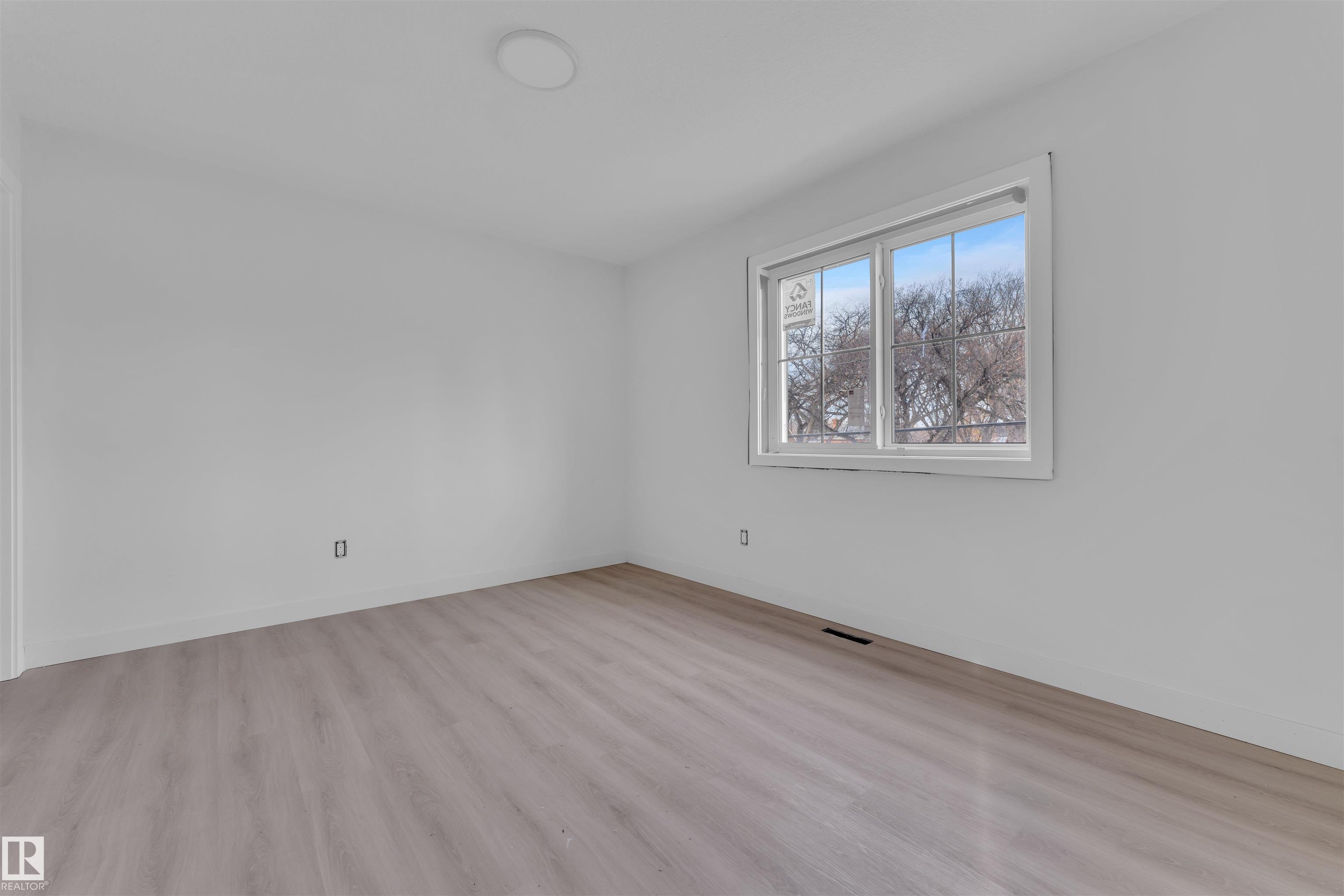 Photo 18 at 9531/ 9533 115 Avenue NW, Alberta Avenue, Edmonton