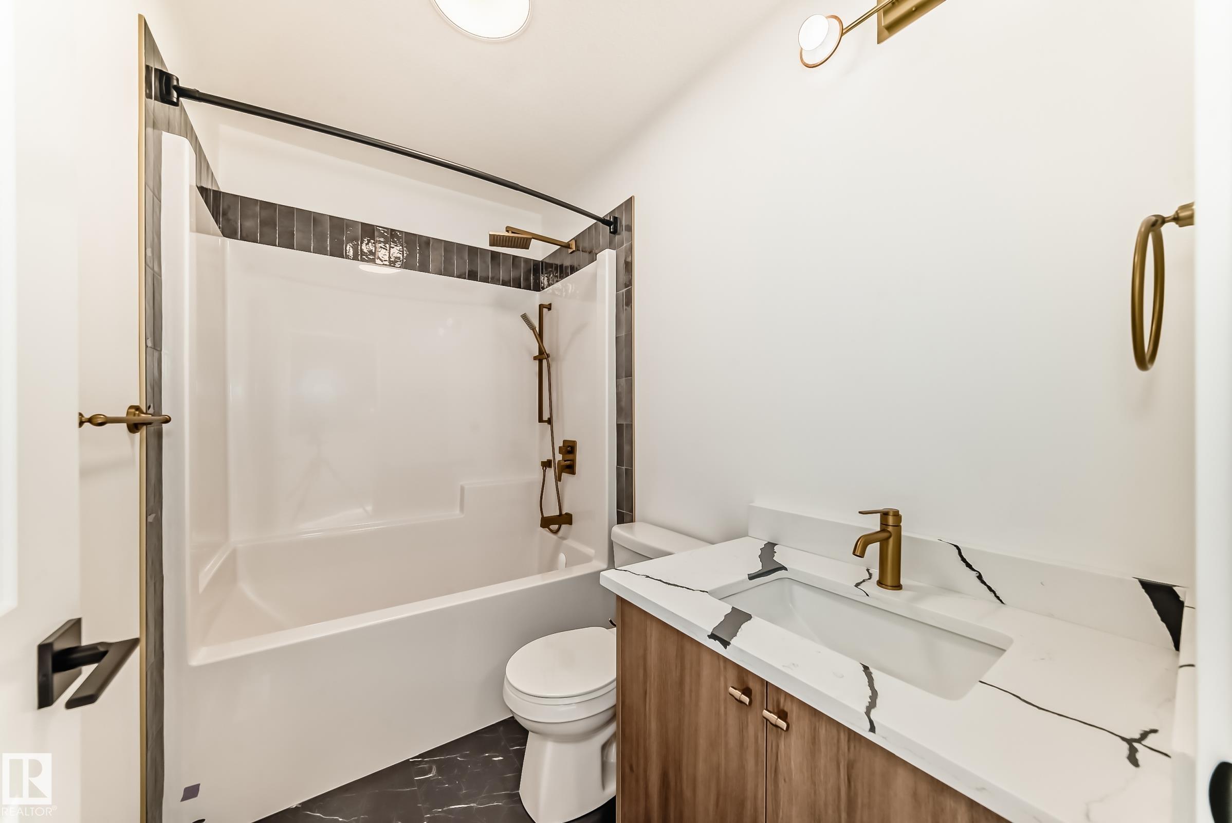 Photo 32 at 33 Chartres Close, Chérot, St. Albert