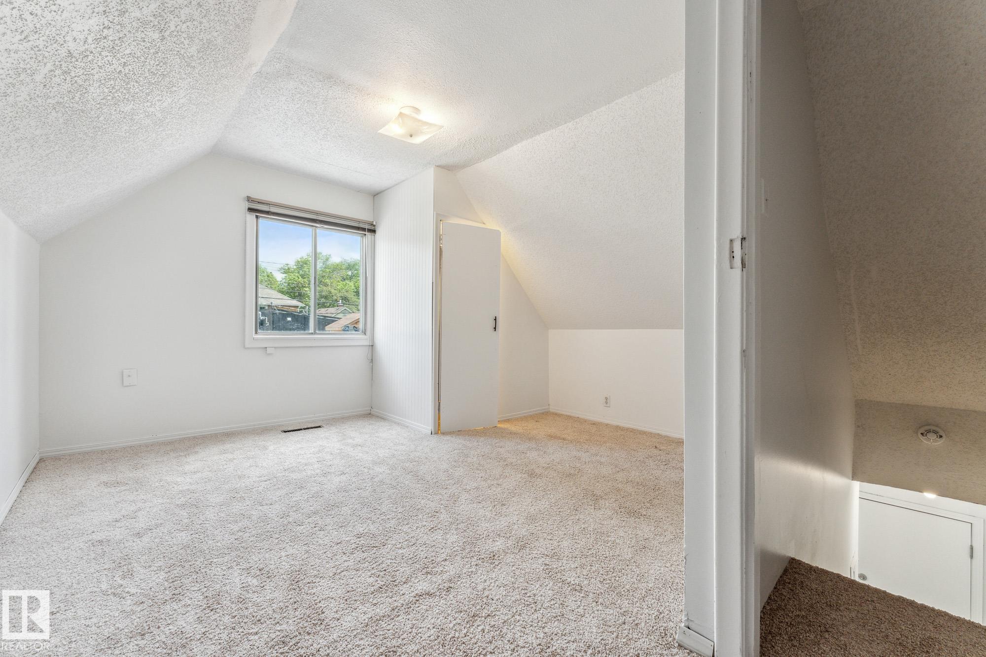 Photo 12 at 11211 93 Street NW, Alberta Avenue, Edmonton