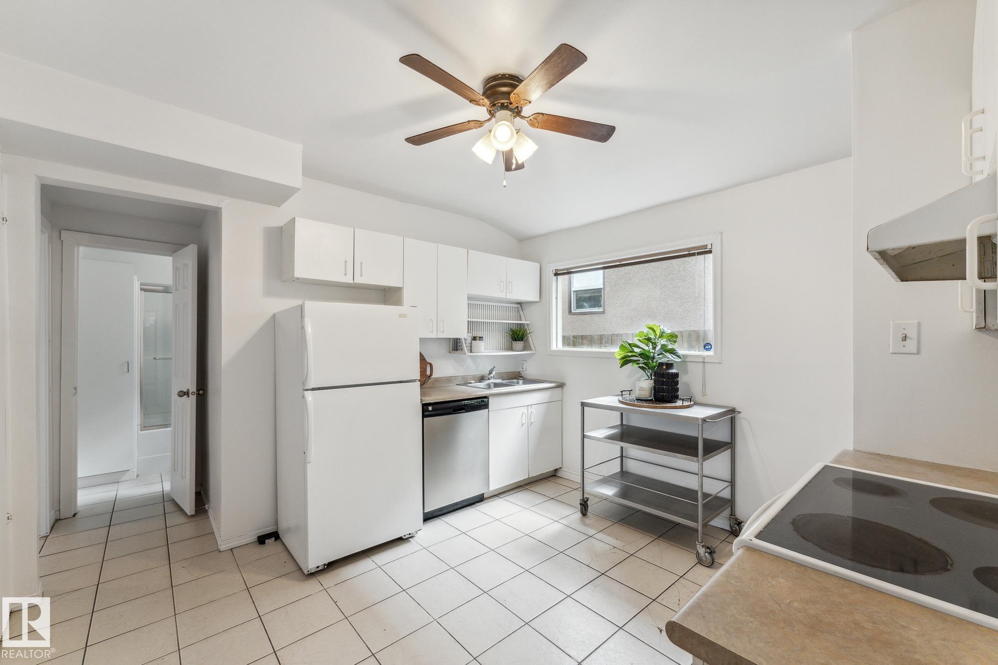 Photo 6 at 11211 93 Street NW, Alberta Avenue, Edmonton