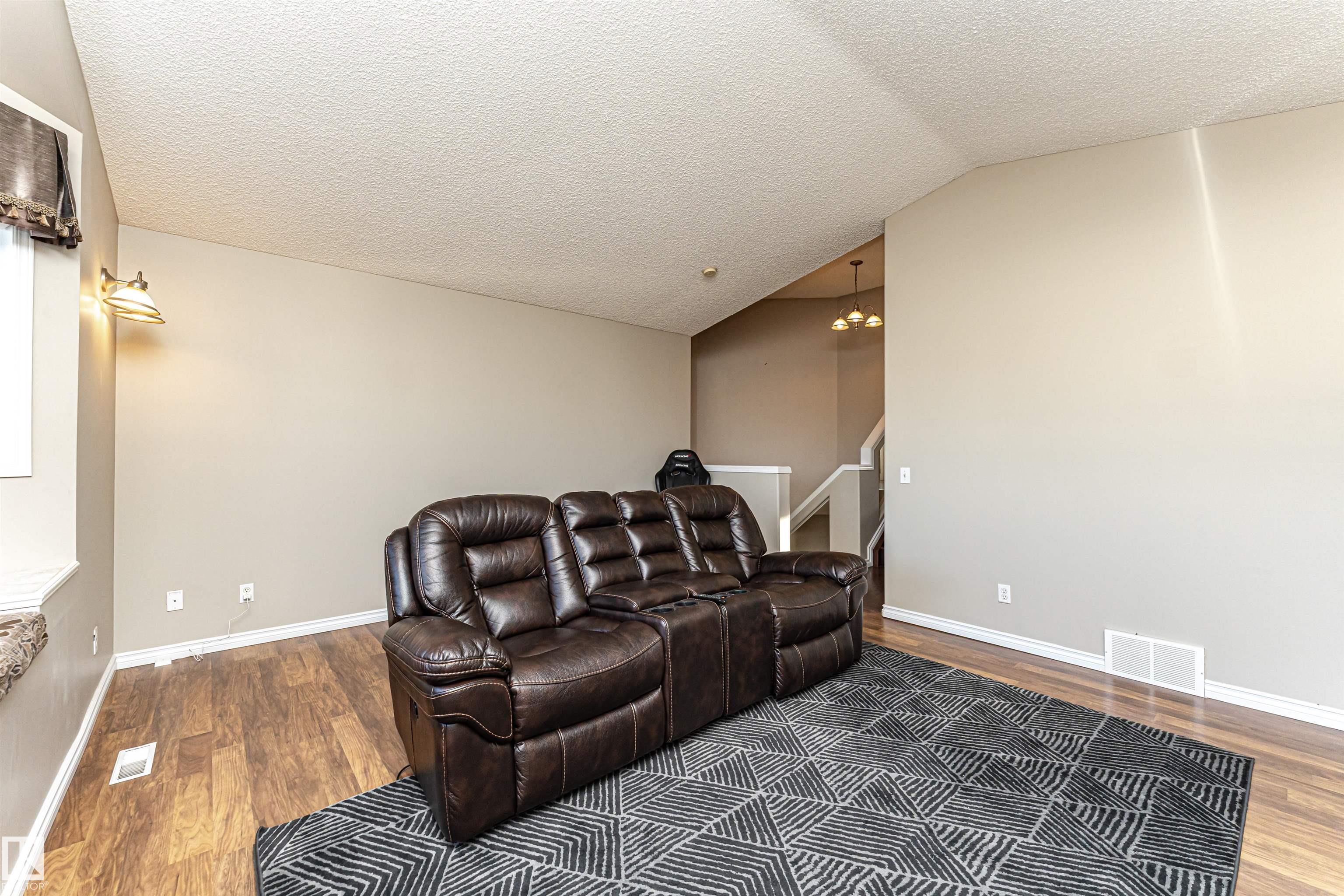 Photo 32 at 23 Deer Park Crescent, Deer Park, Spruce Grove