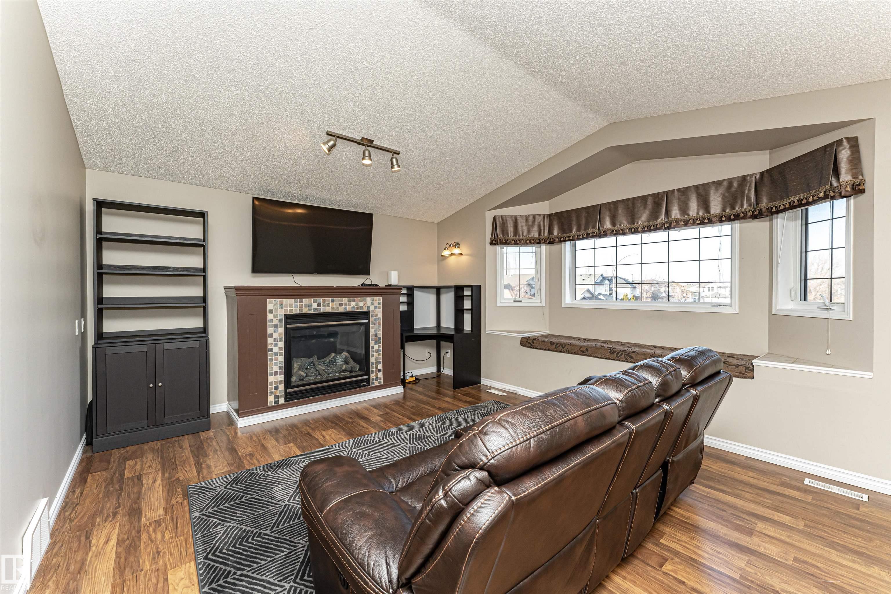 Photo 34 at 23 Deer Park Crescent, Deer Park, Spruce Grove