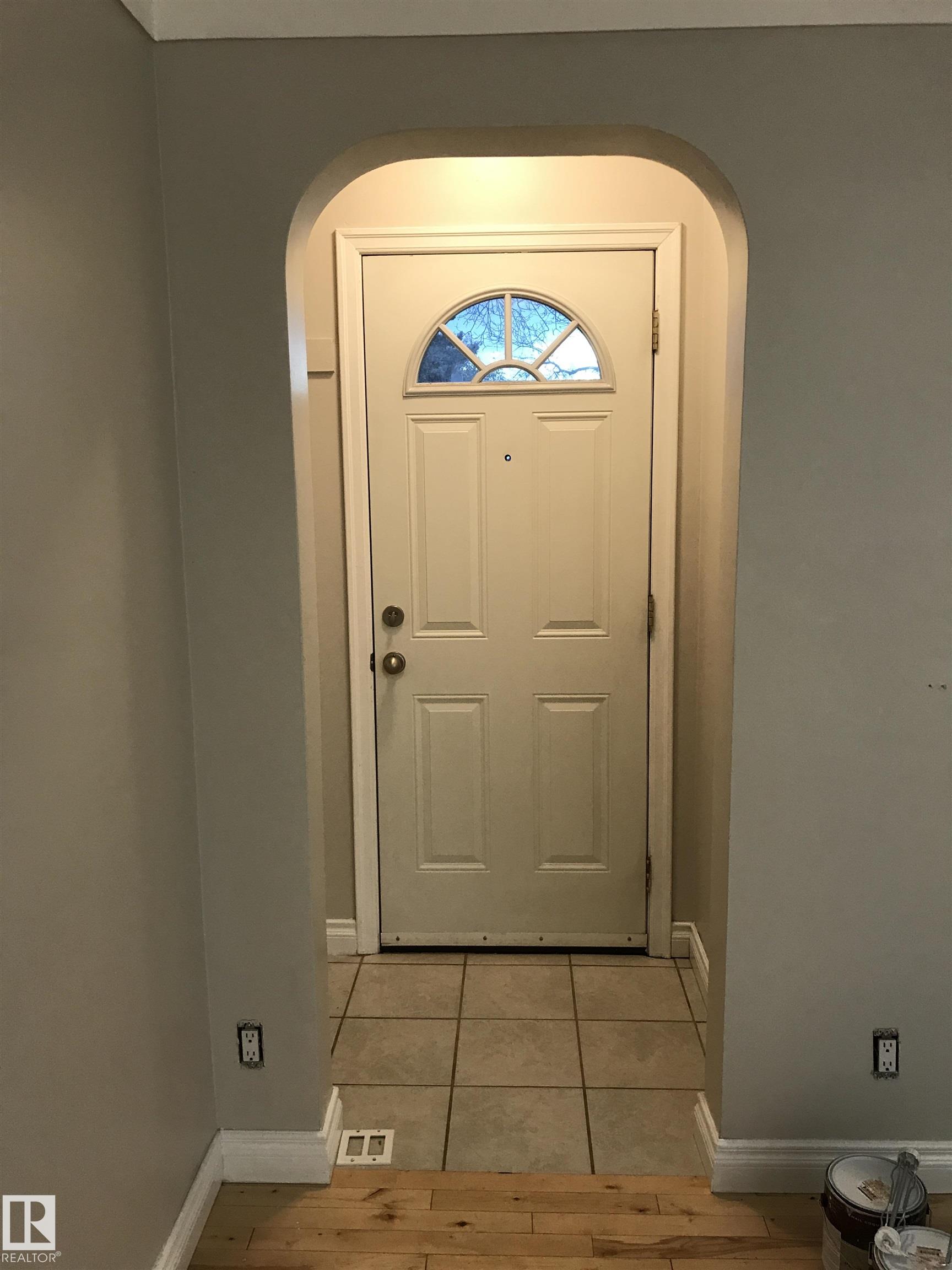 Photo 11 at 9239 92 Street NW, Bonnie Doon, Edmonton