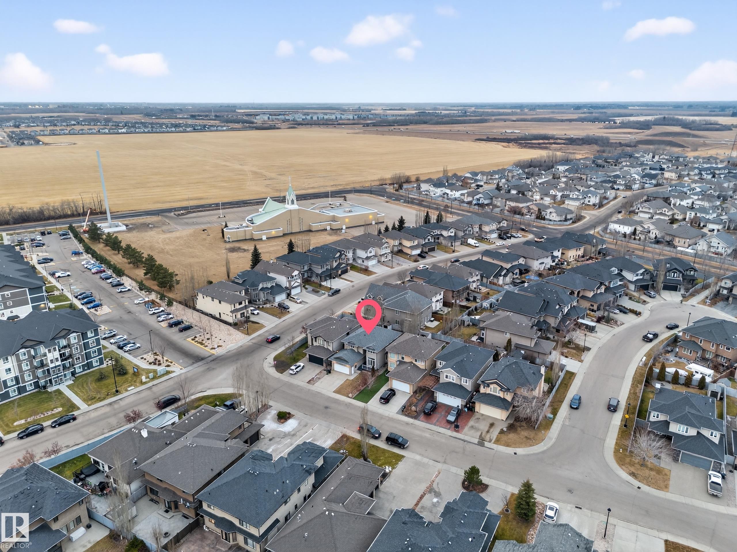 Photo 4 at 10916 175 Avenue NW, Chambery, Edmonton