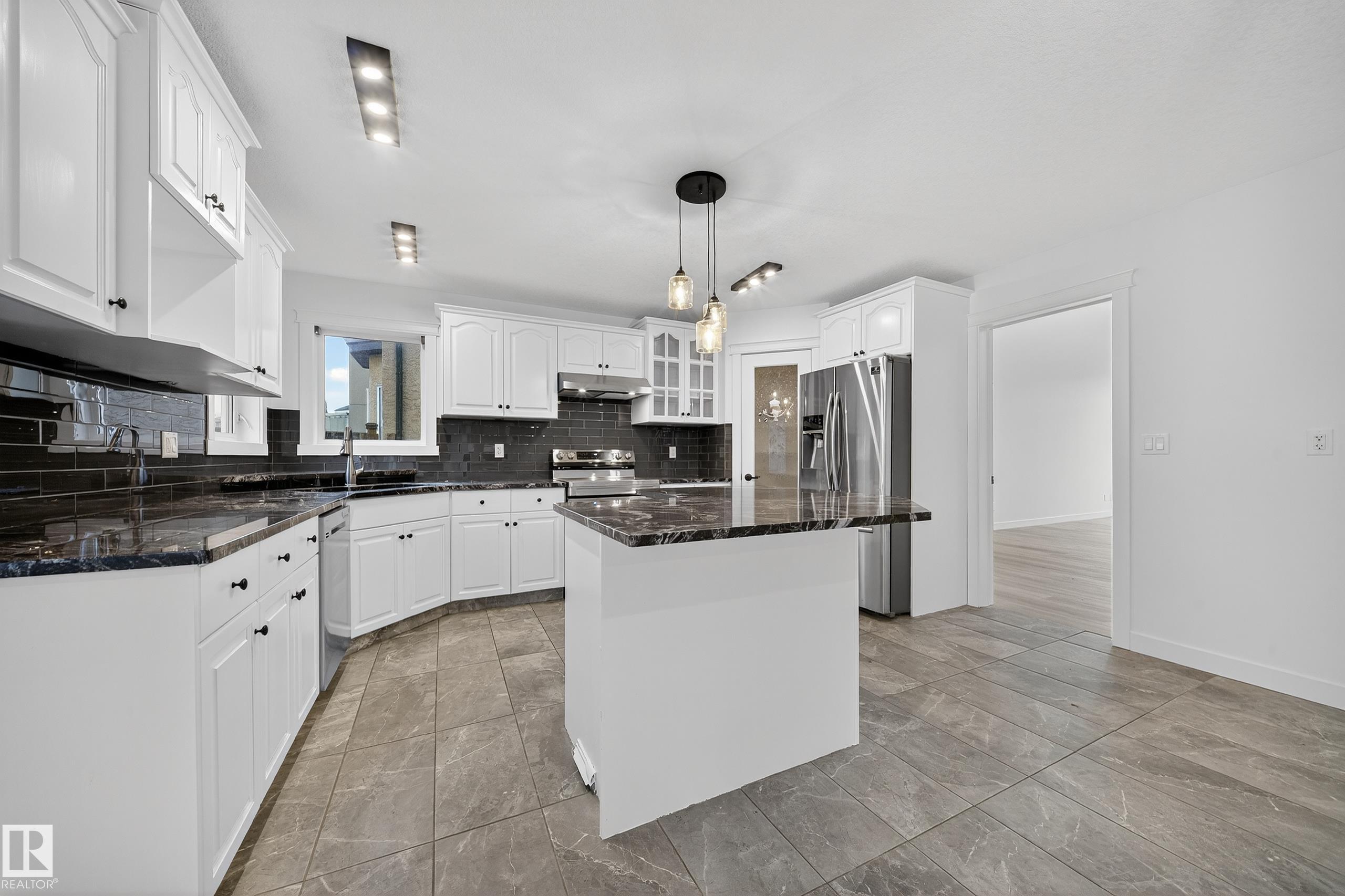 Photo 34 at 10916 175 Avenue NW, Chambery, Edmonton