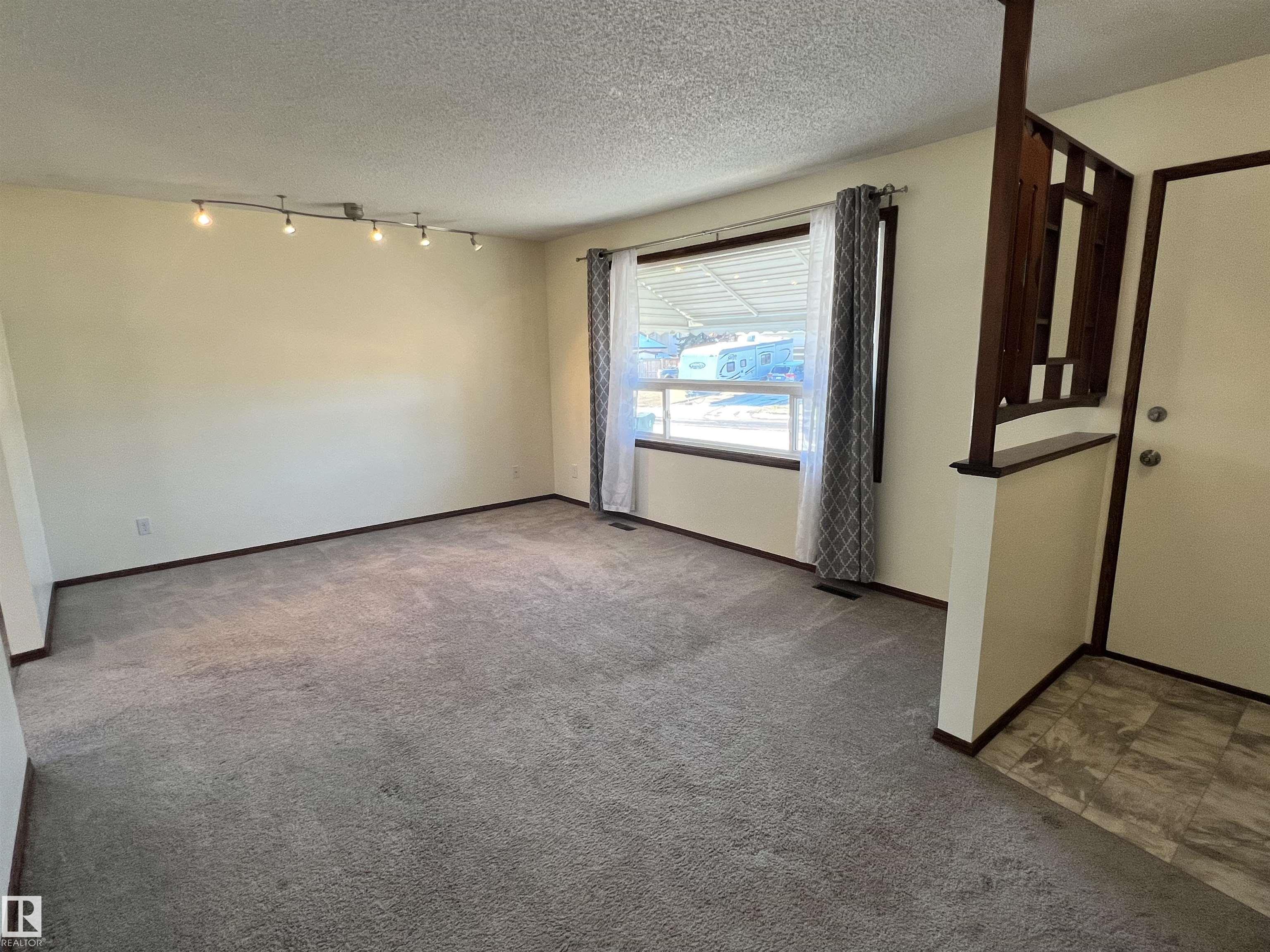 Photo 3 at 9611 104 Street, Morinville