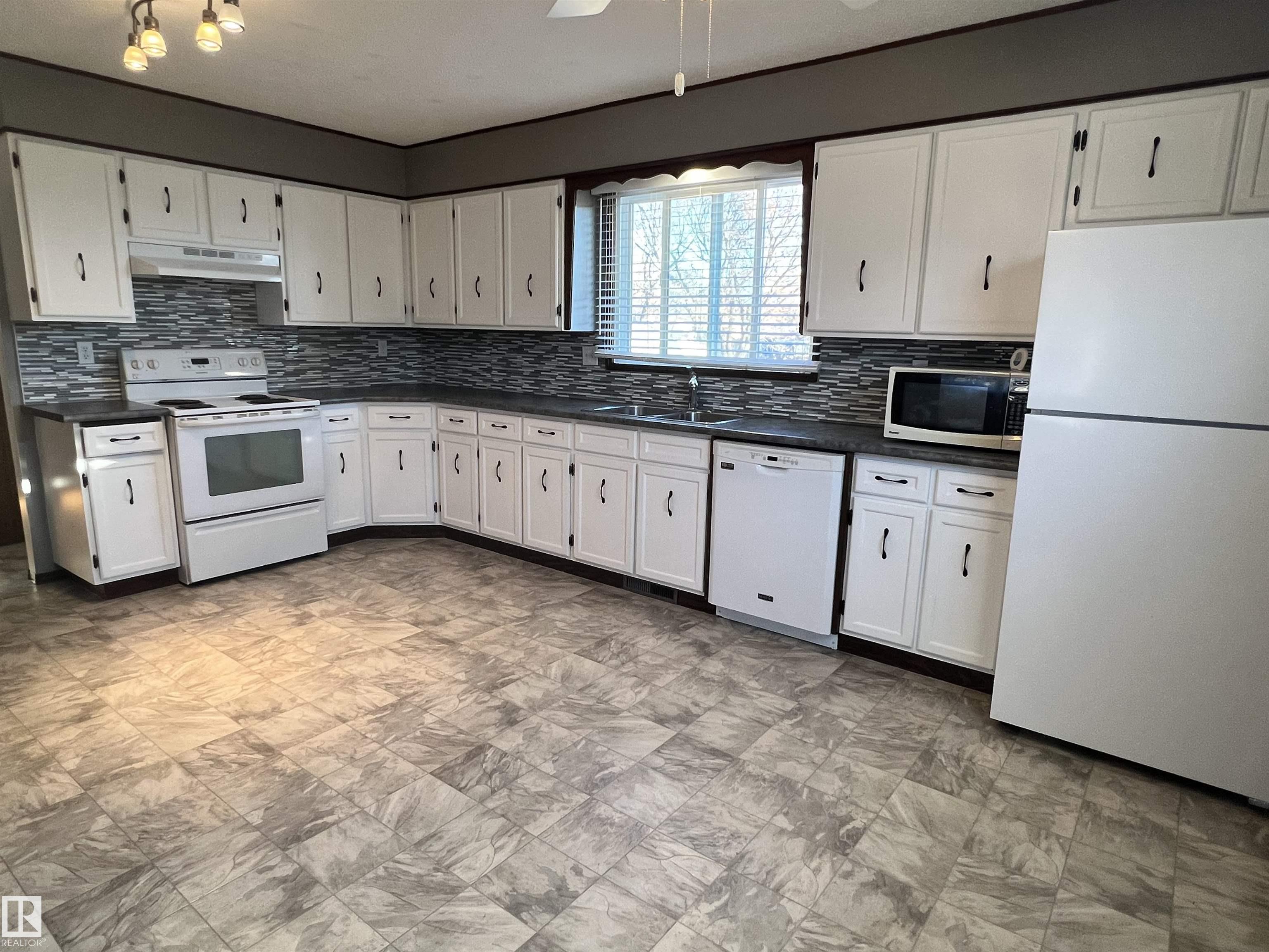 Photo 6 at 9611 104 Street, Morinville