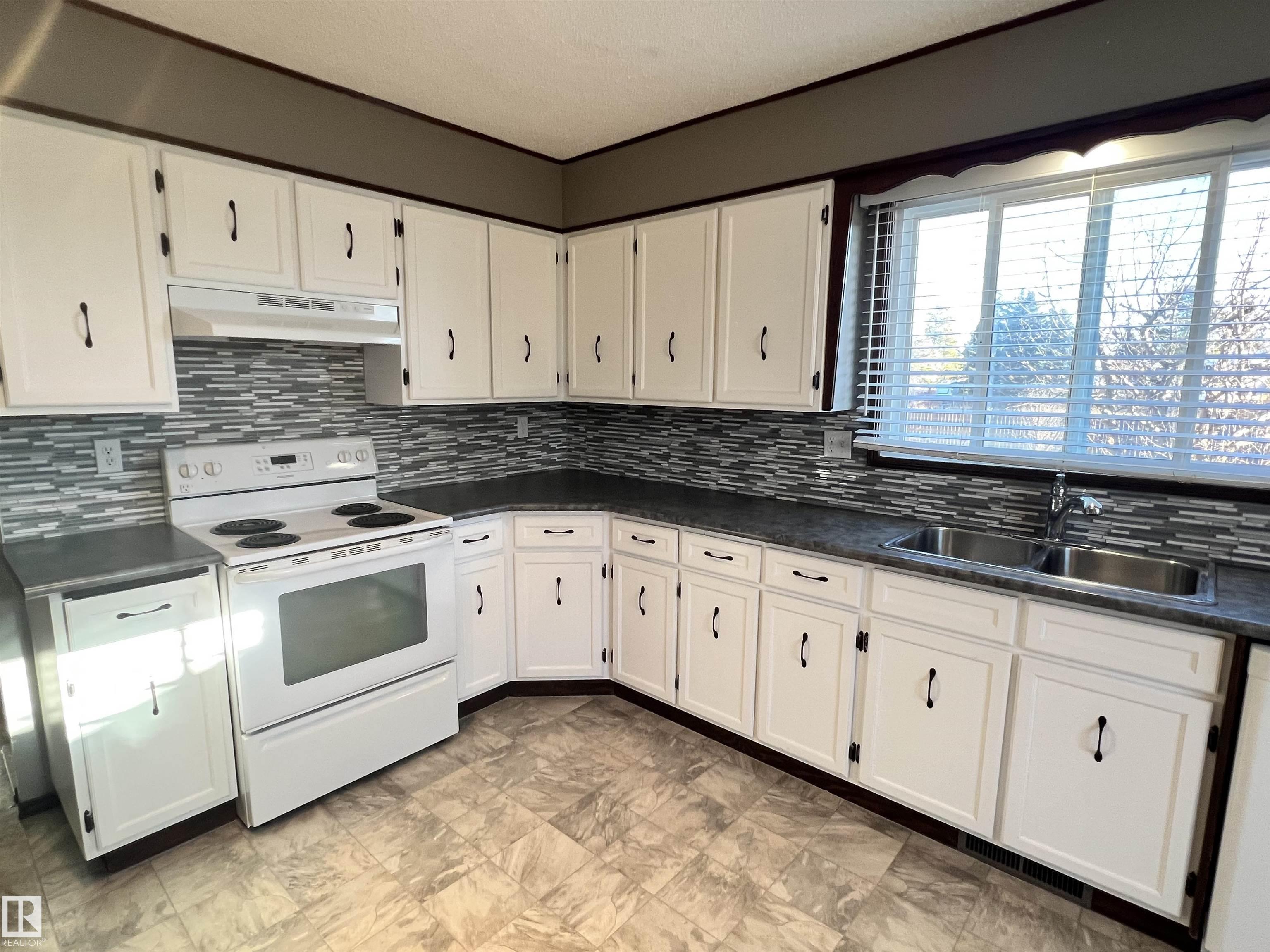 Photo 7 at 9611 104 Street, Morinville