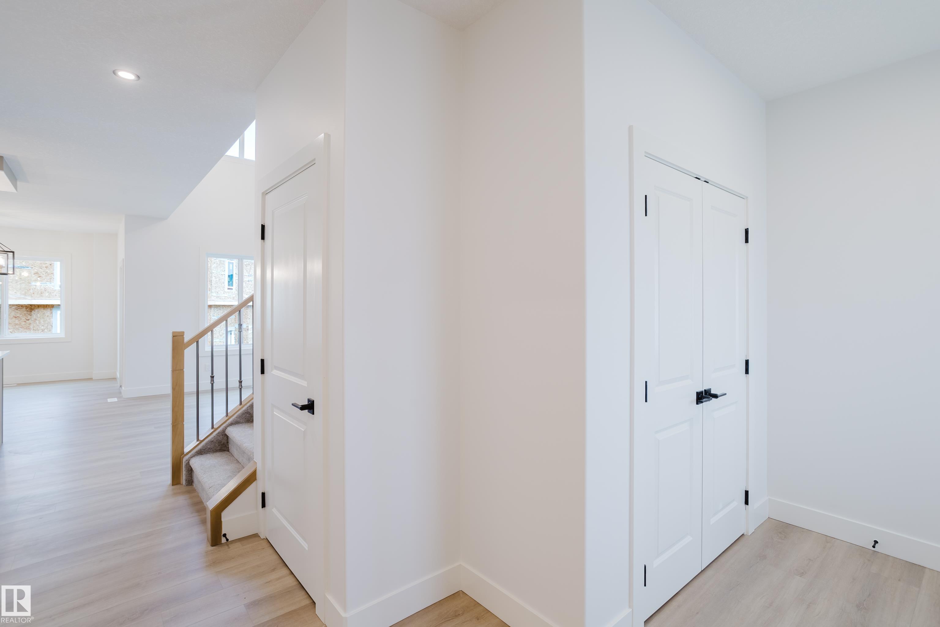 Photo 10 at 1853 Crossbill Loop NW, Kinglet Gardens, Edmonton