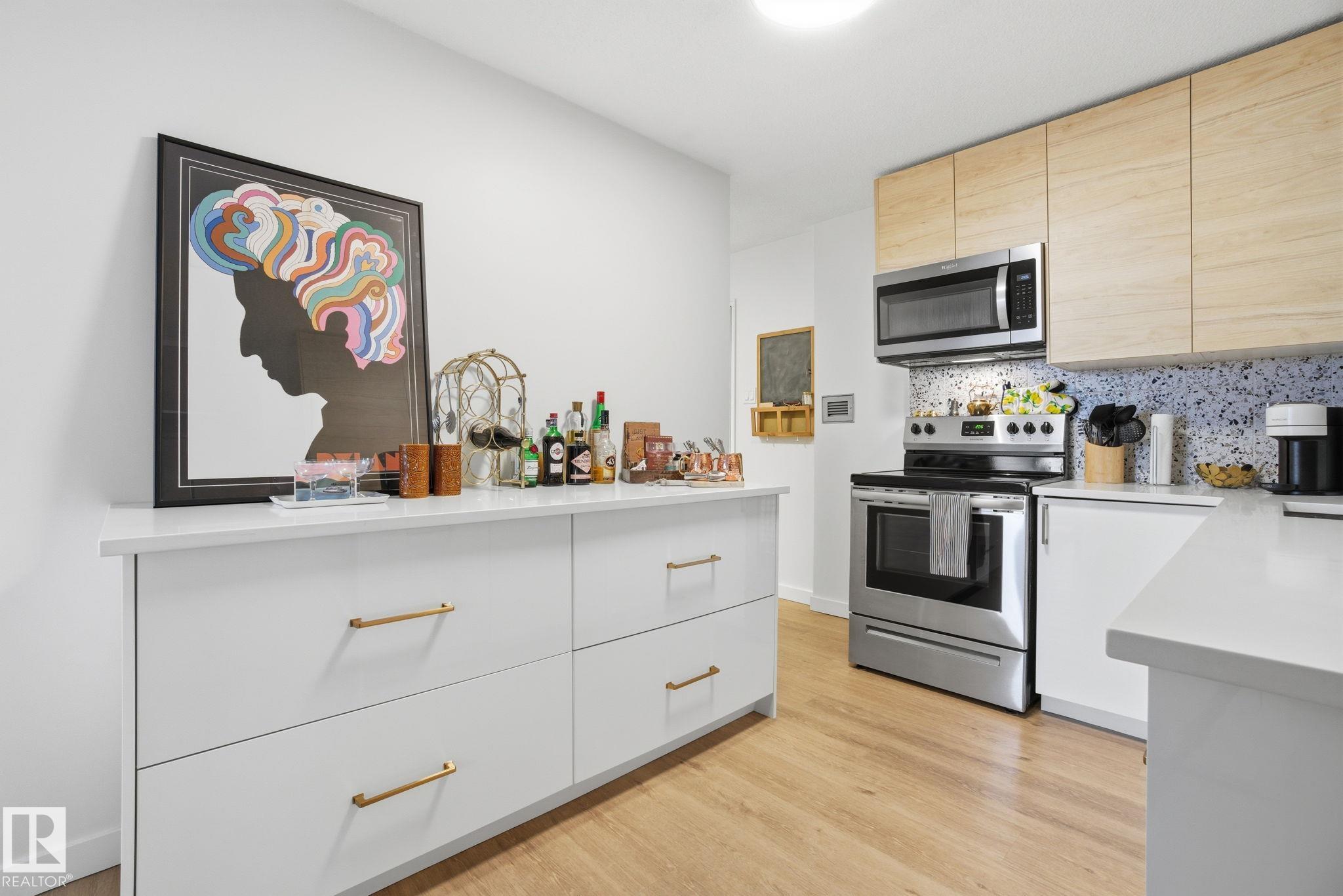 Photo 12 at 702 - 9940 112 Street NW, Wîhkwêntôwin, Edmonton