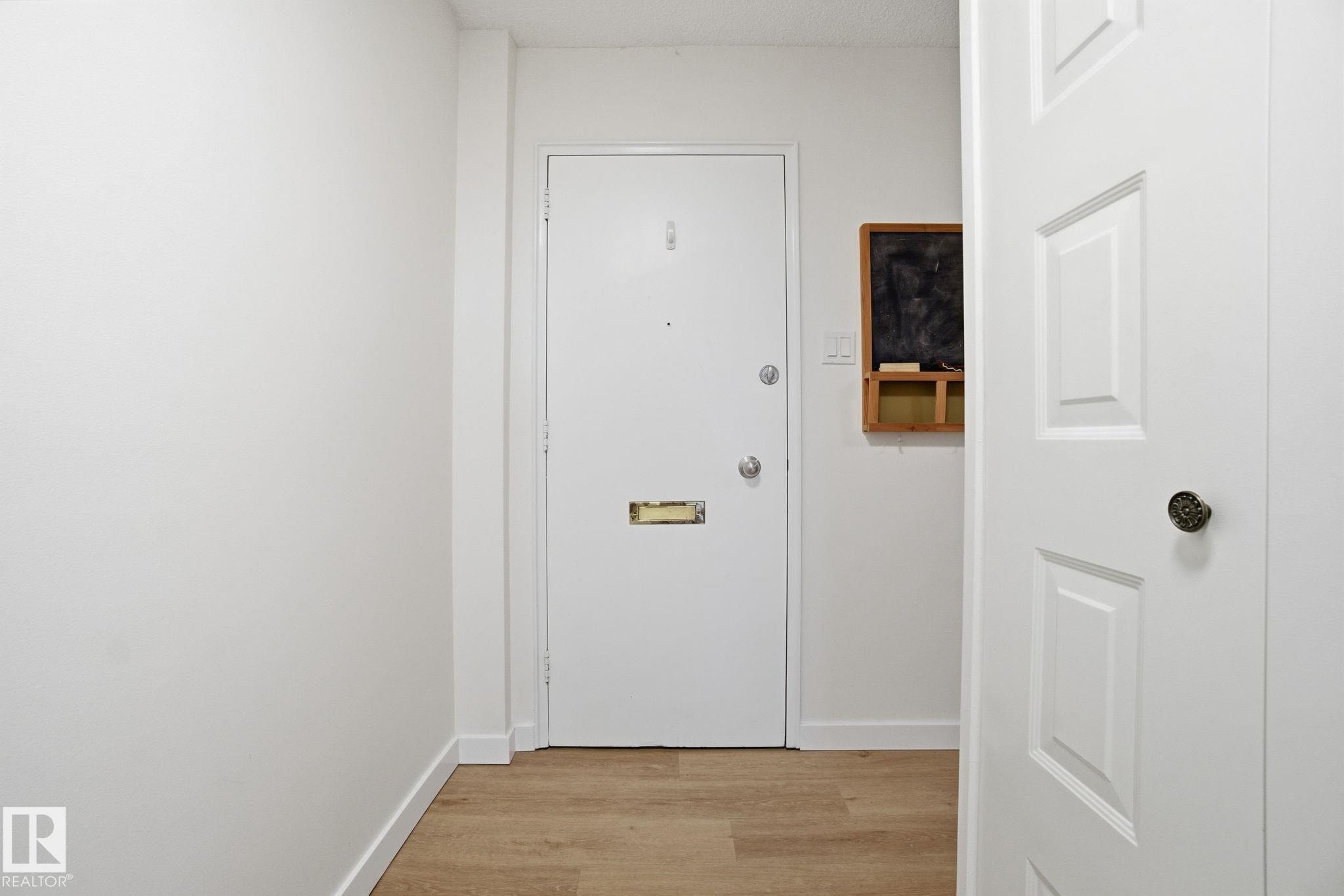 Photo 9 at 702 - 9940 112 Street NW, Wîhkwêntôwin, Edmonton