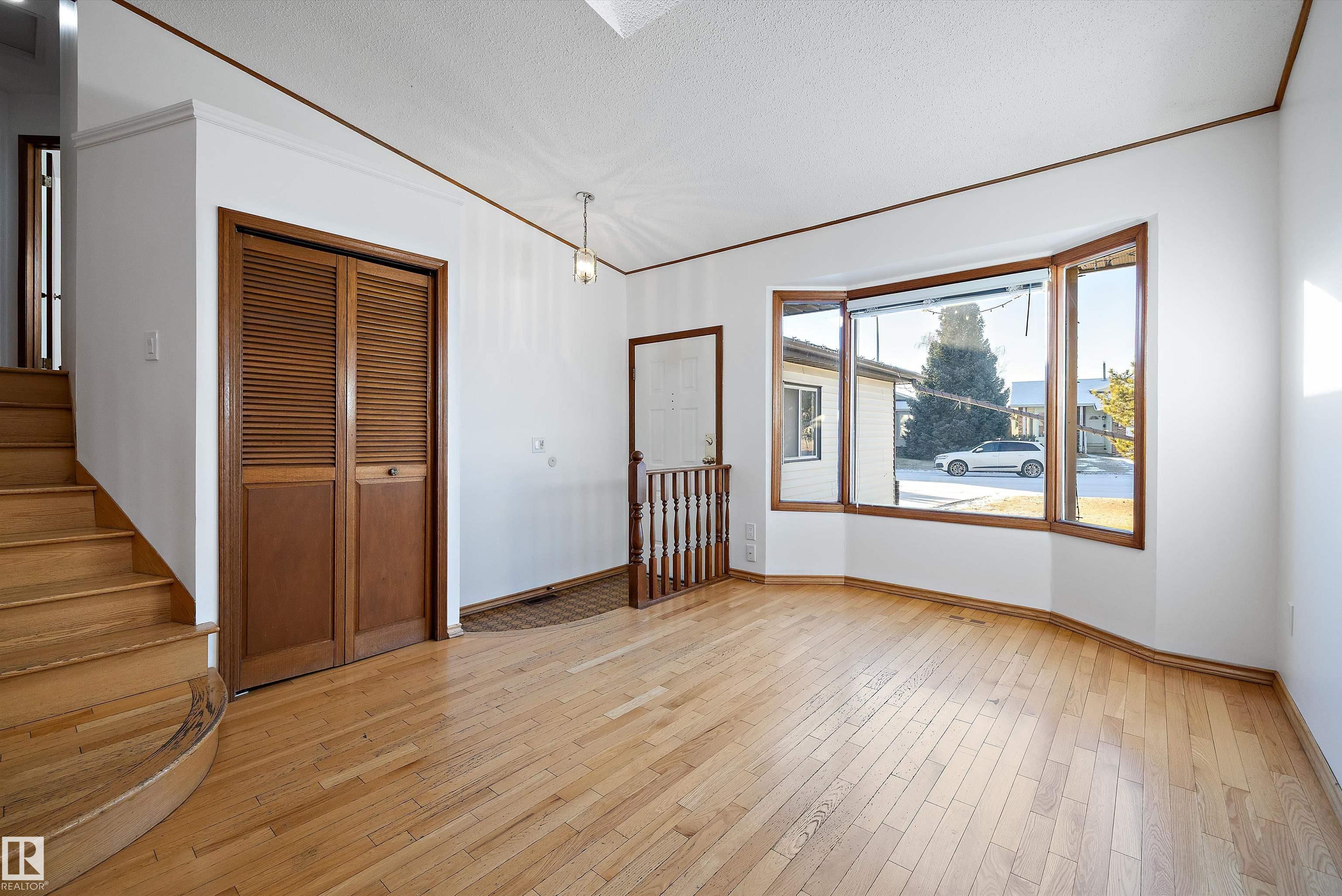 Picture for 10652 10 AV NW