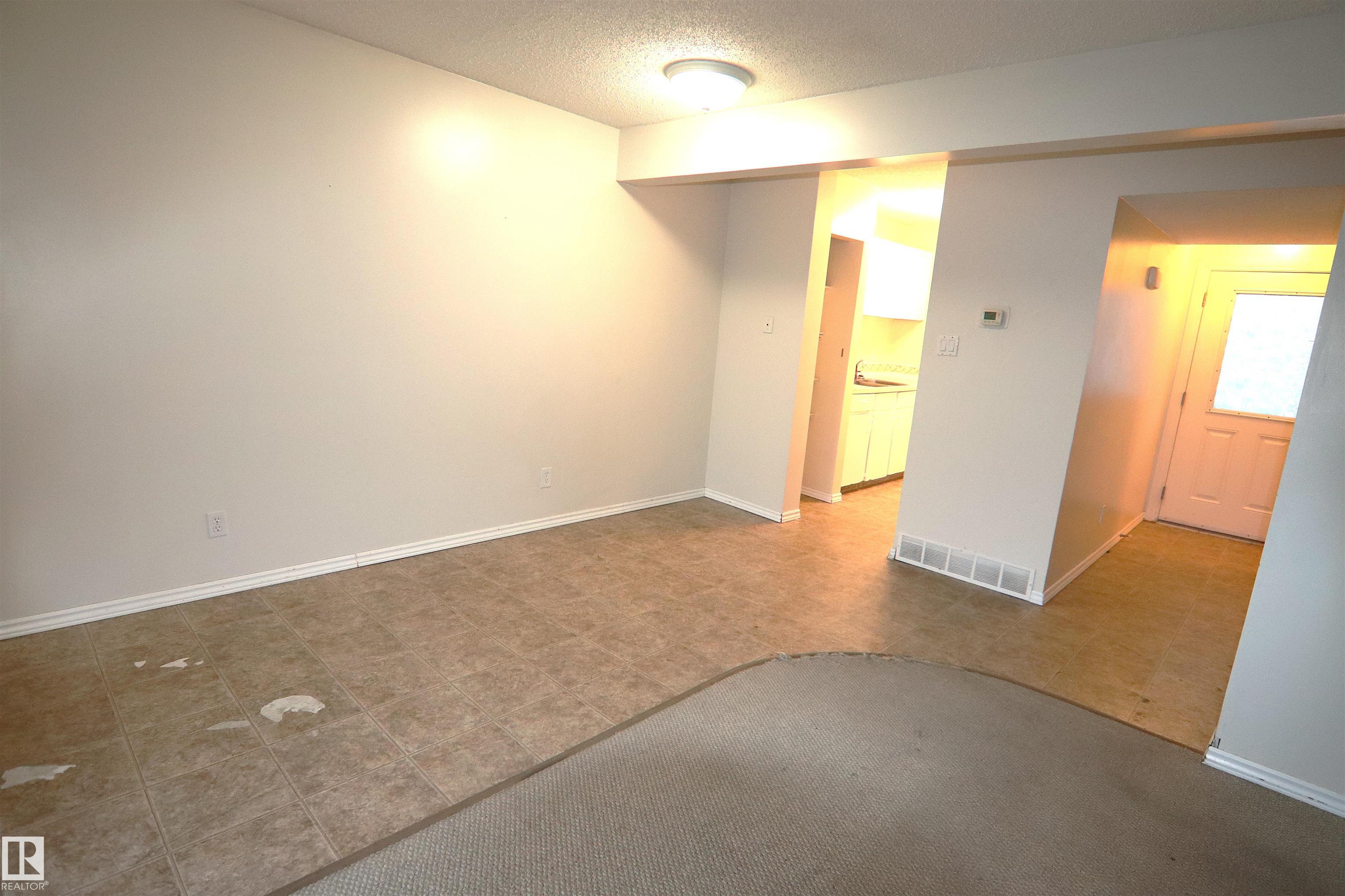 Photo 11 at 11350 139 Avenue NW, Carlisle, Edmonton