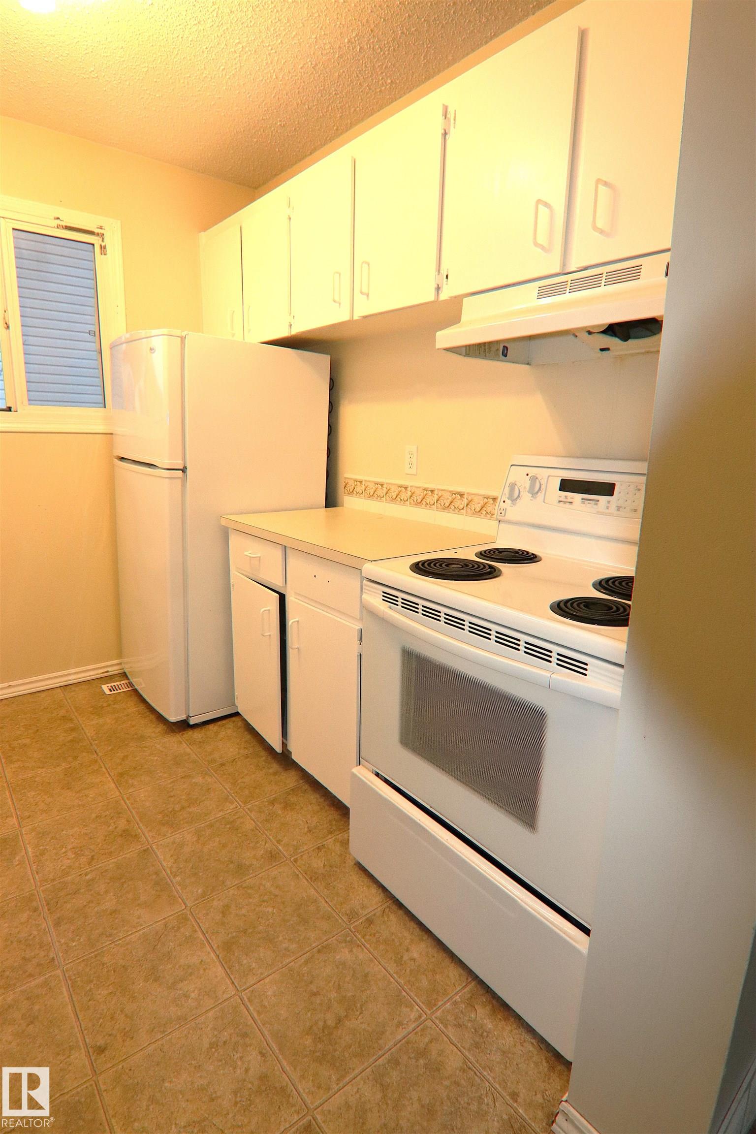 Photo 13 at 11350 139 Avenue NW, Carlisle, Edmonton