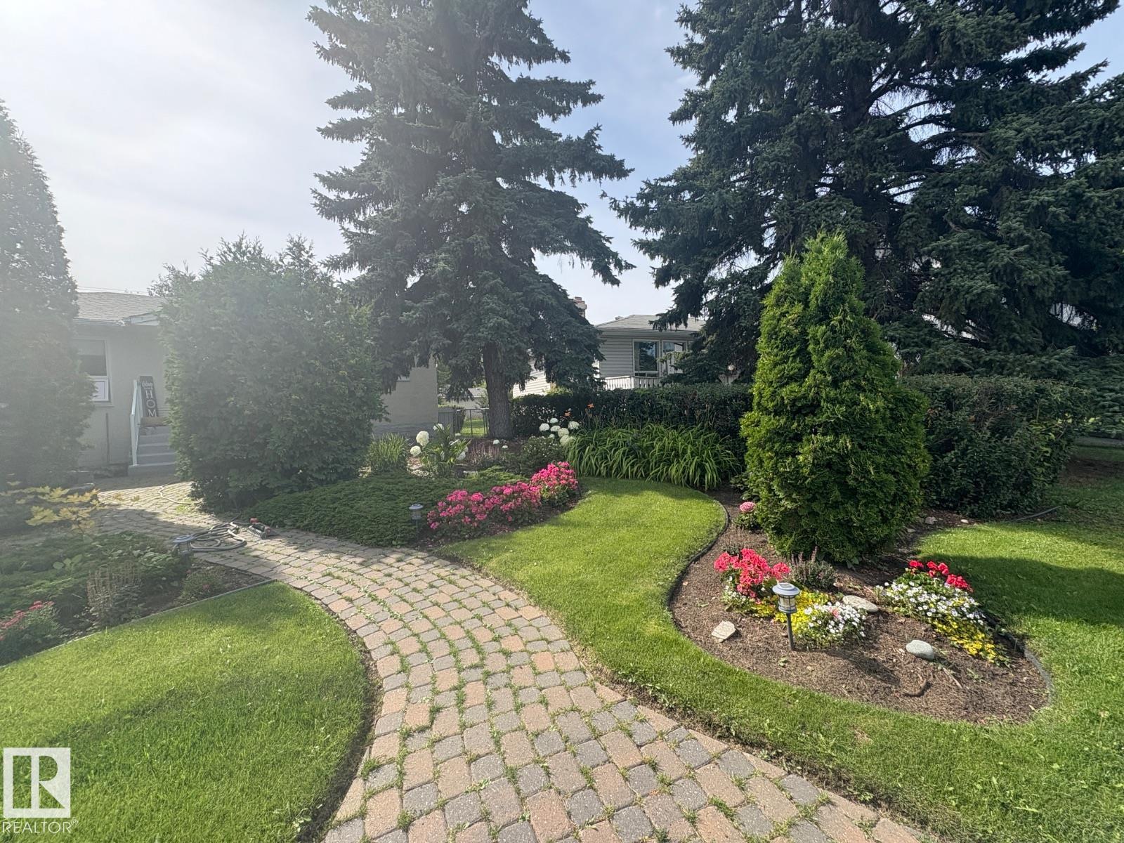 Photo 2 at 8804 148 Street NW, Parkview, Edmonton