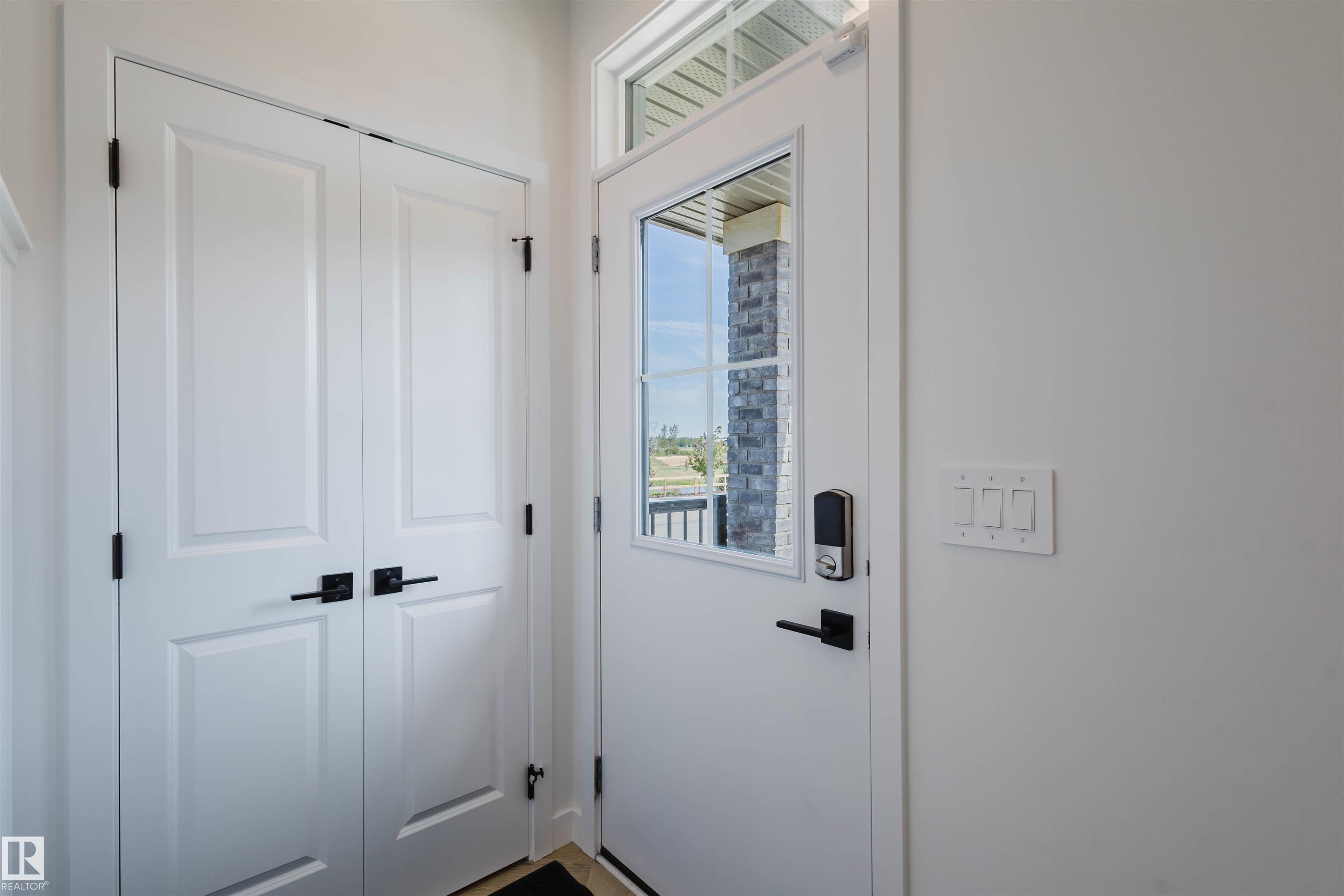 Photo 2 at 1504 Siskin Link NW, Kinglet Gardens, Edmonton