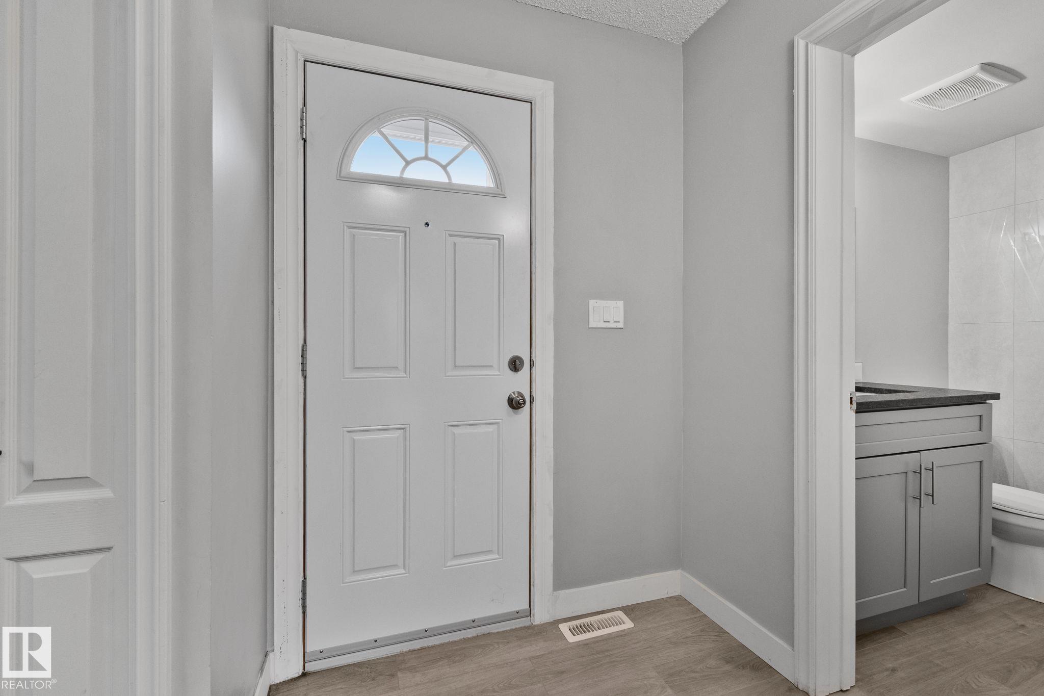 Picture for 586 LAKEWOOD RD N NW