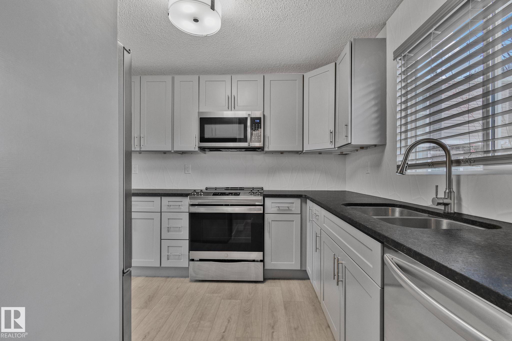 Picture for 586 LAKEWOOD RD N NW