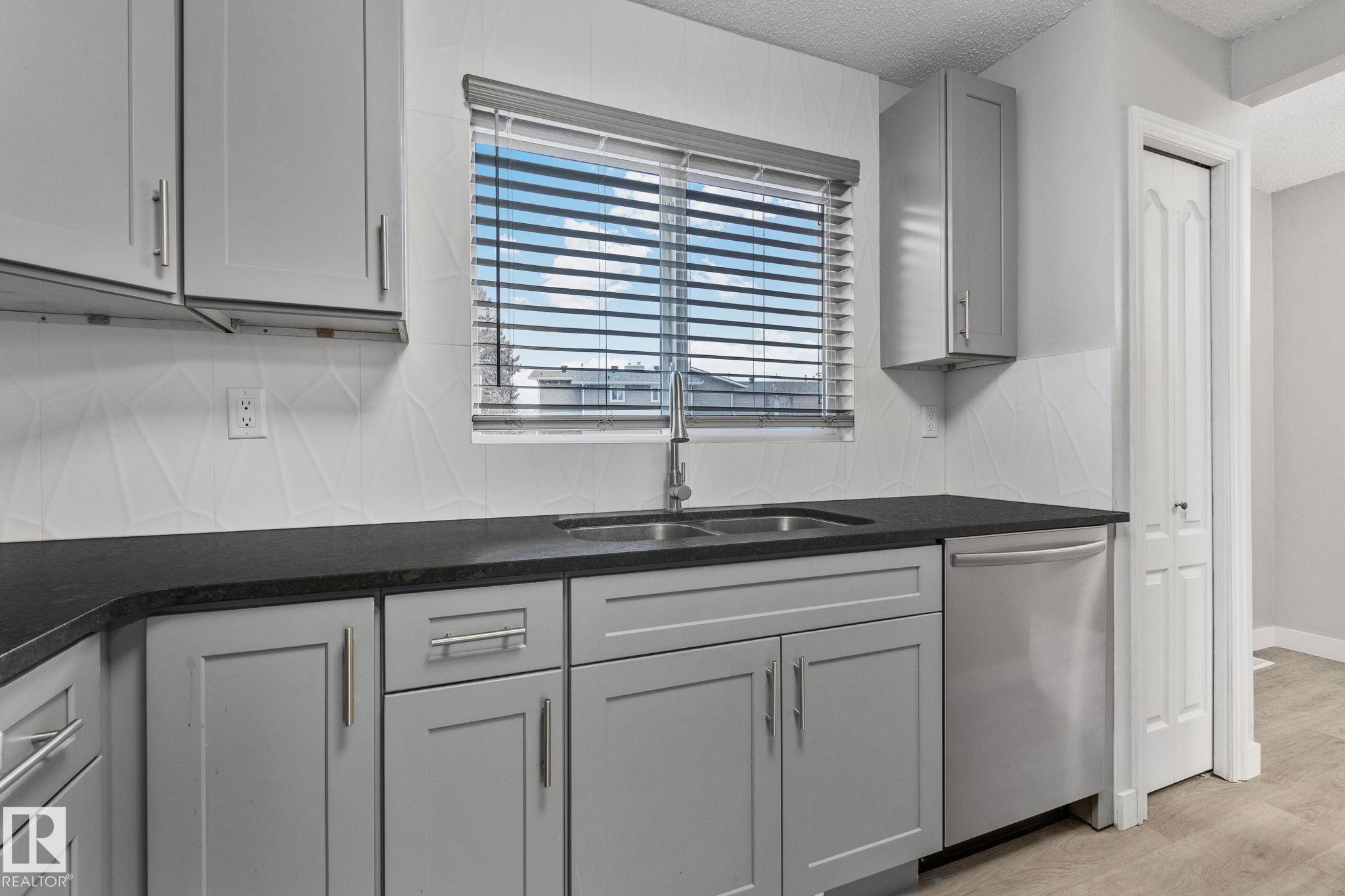 Picture for 586 LAKEWOOD RD N NW