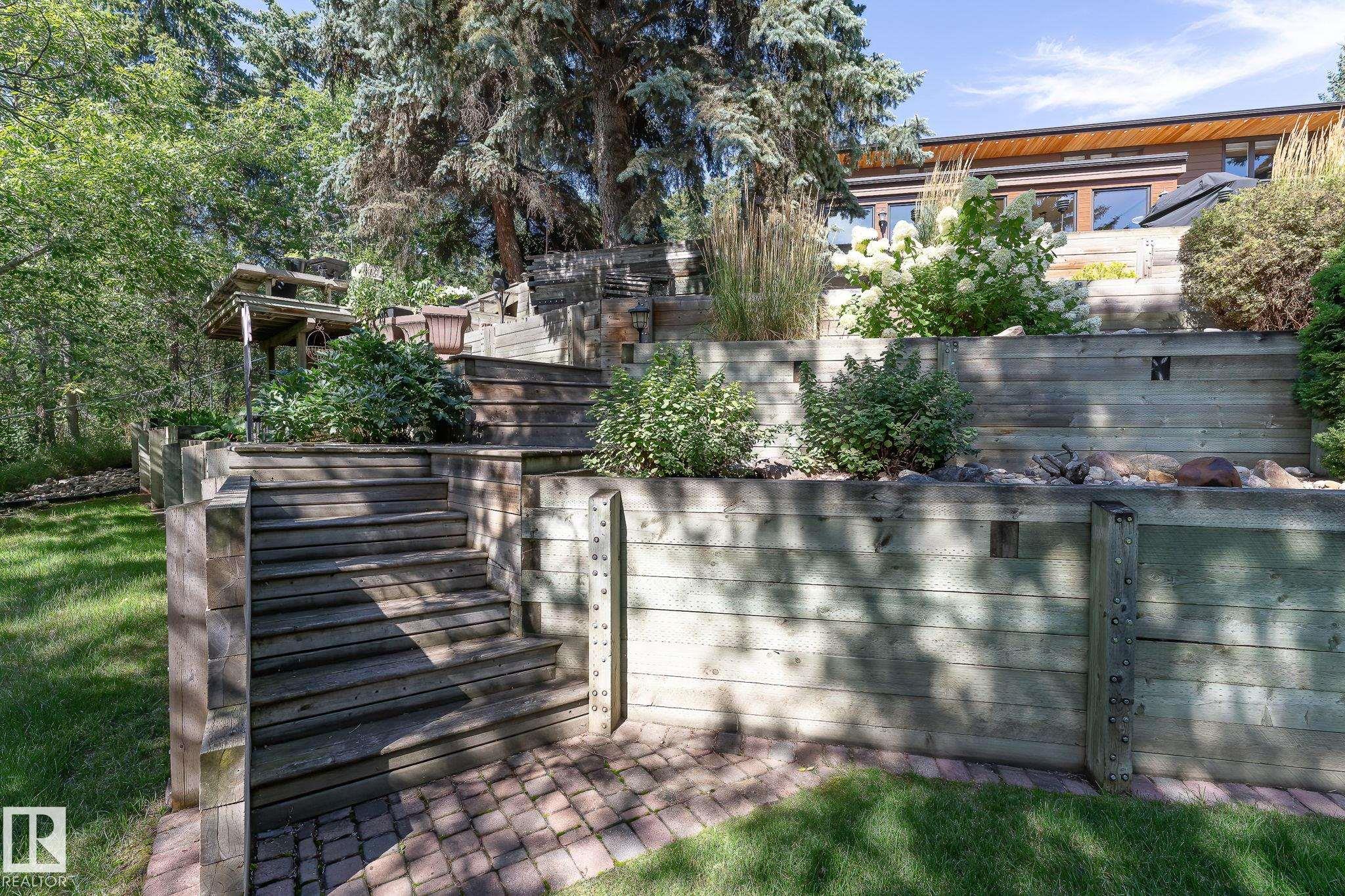 Photo 14 at 8 Valleyview point(e) NW, Parkview, Edmonton