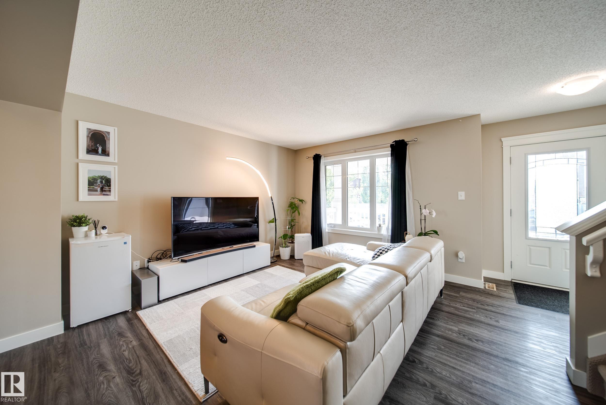 Picture for 16728 15 AV SW