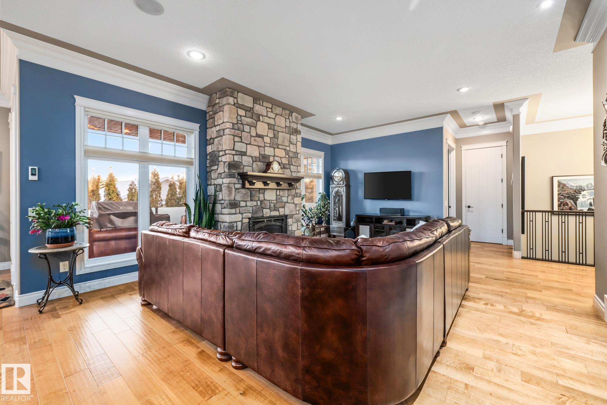 Photo 7 at 23 Kingsmoor Close, Kingswood, St. Albert