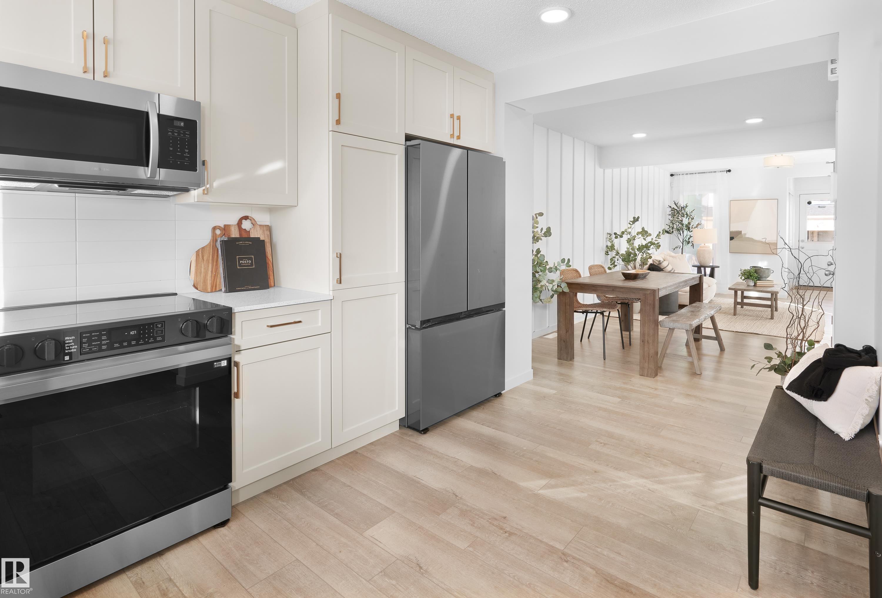 Picture for 3 18636 18 AV NW